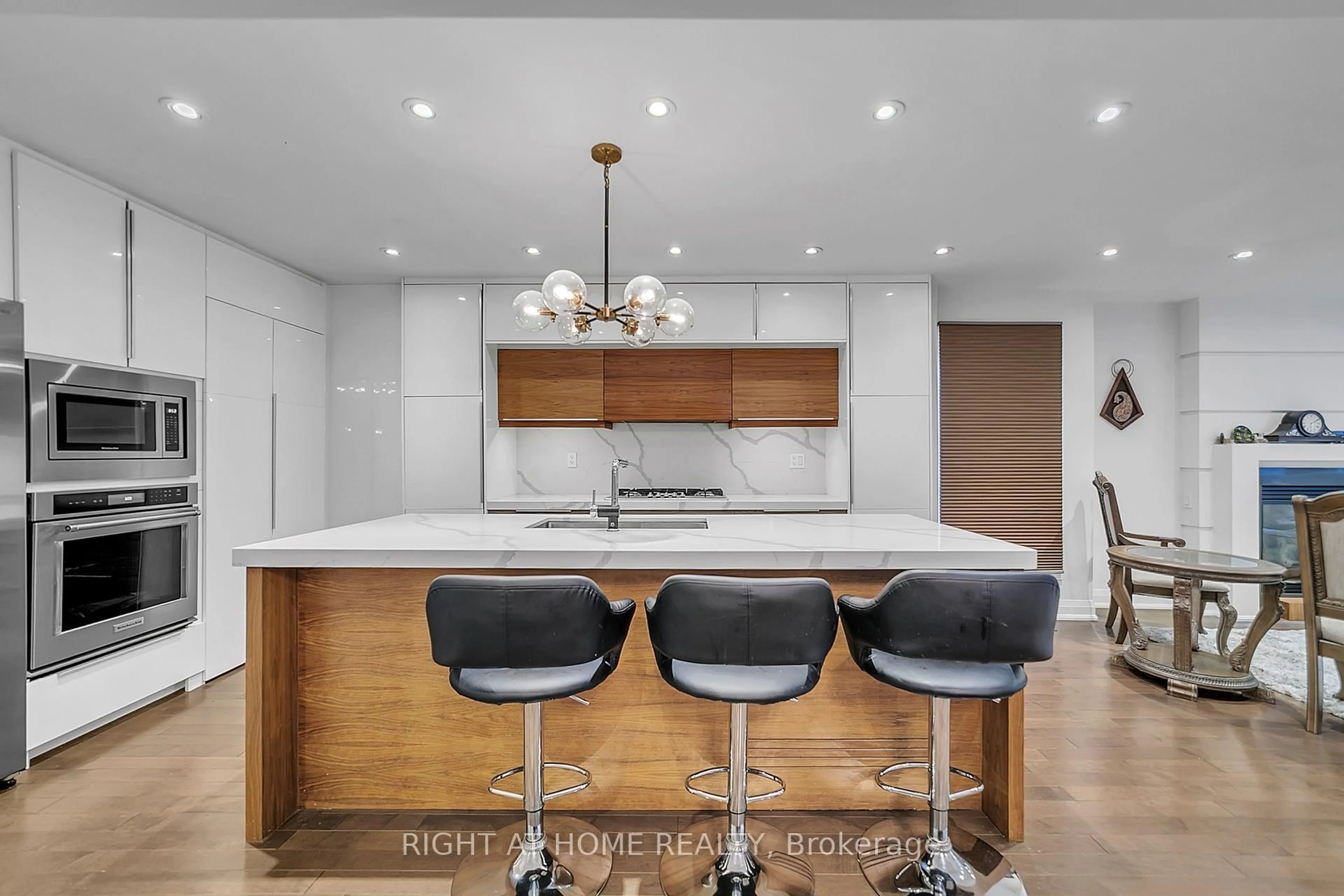 Contemporary kitchen, unknown for 302 Mullen Dr, Vaughan Ontario L4J 2P2