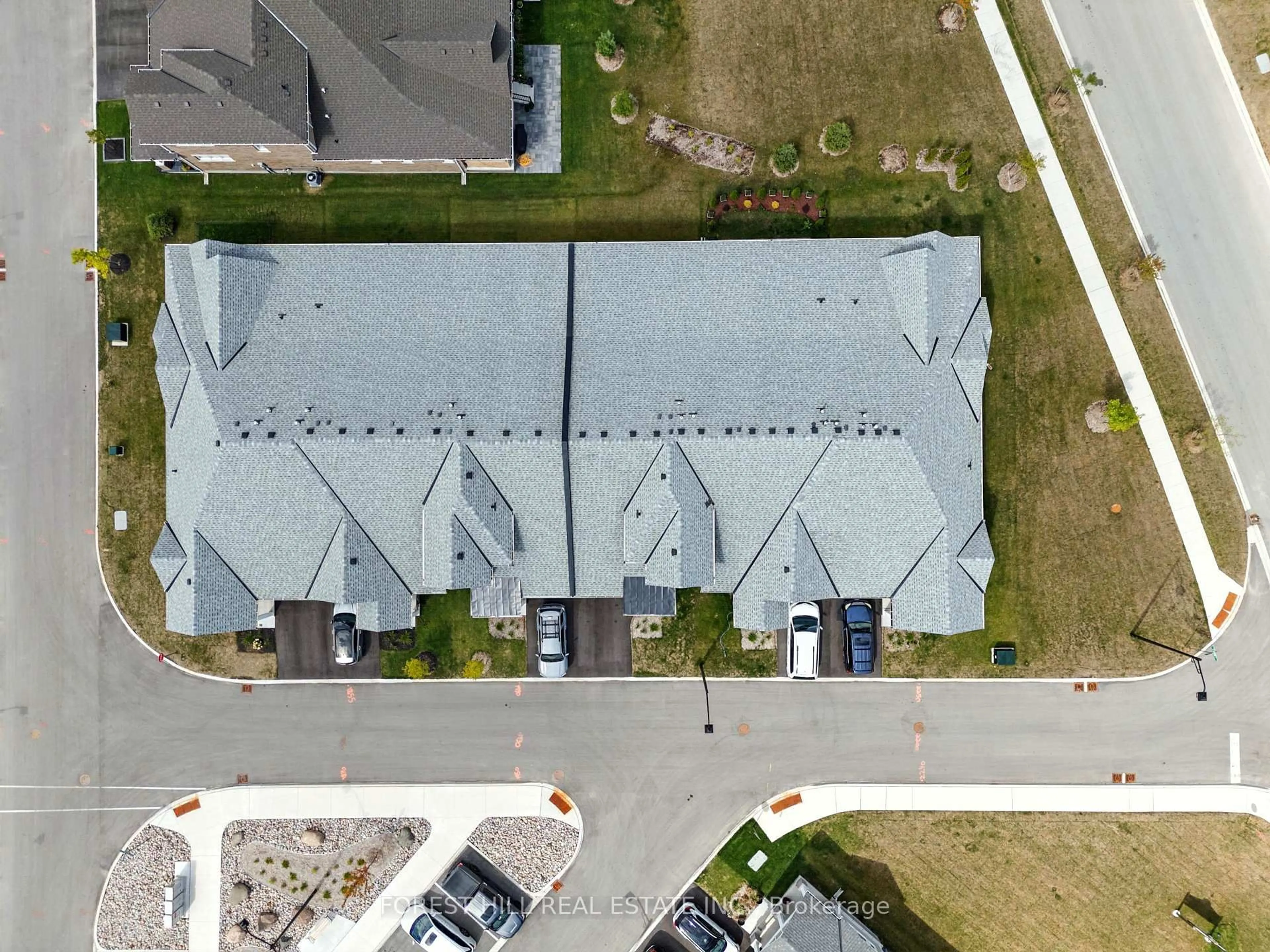 A pic from outside/outdoor area/front of a property/back of a property/a pic from drone, street for 742 Trumbley Pl #742, Innisfil Ontario L9S 0S1