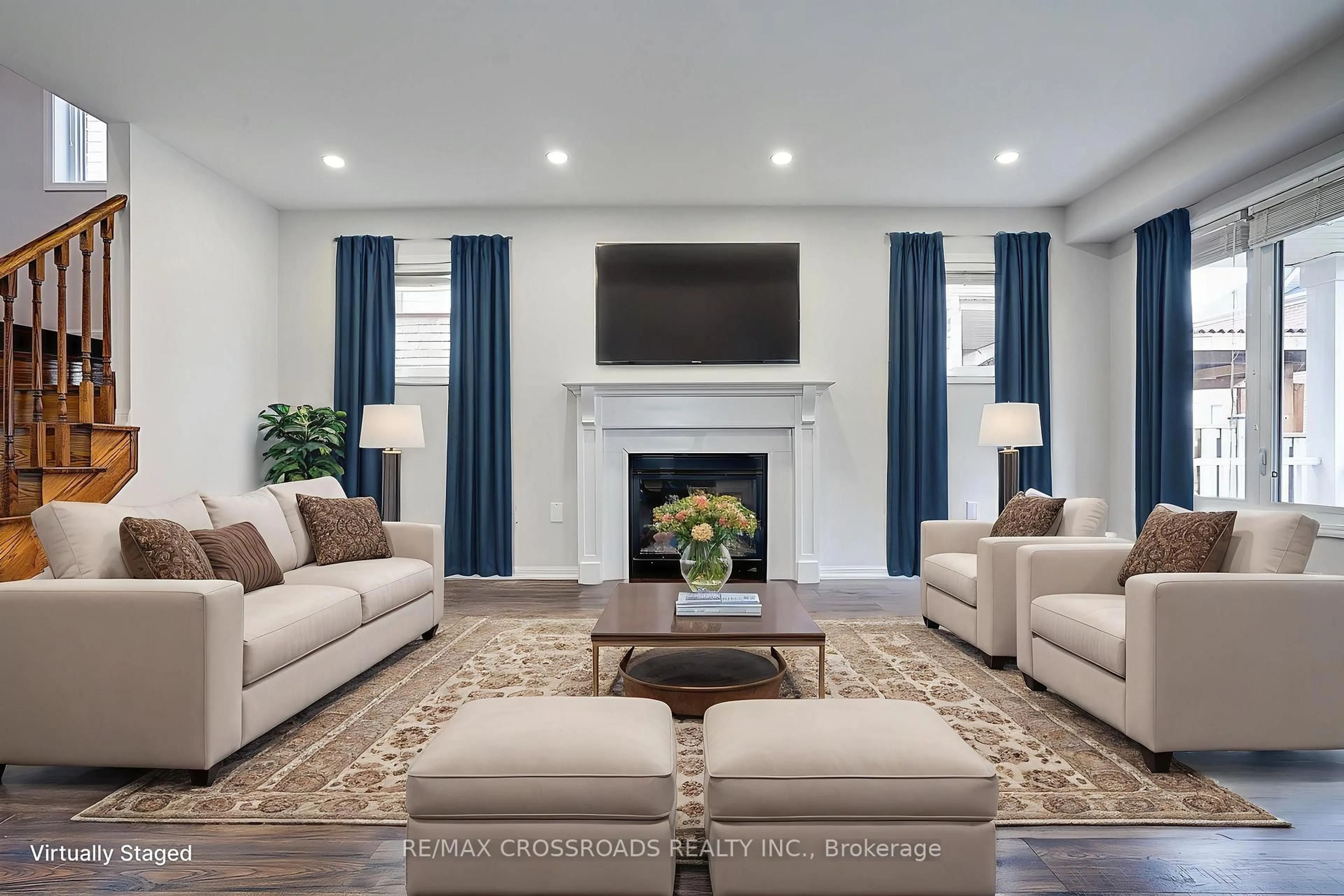 Living room with furniture, unknown for 9 Whiterose Lane, Whitchurch-Stouffville Ontario L4A 3A4
