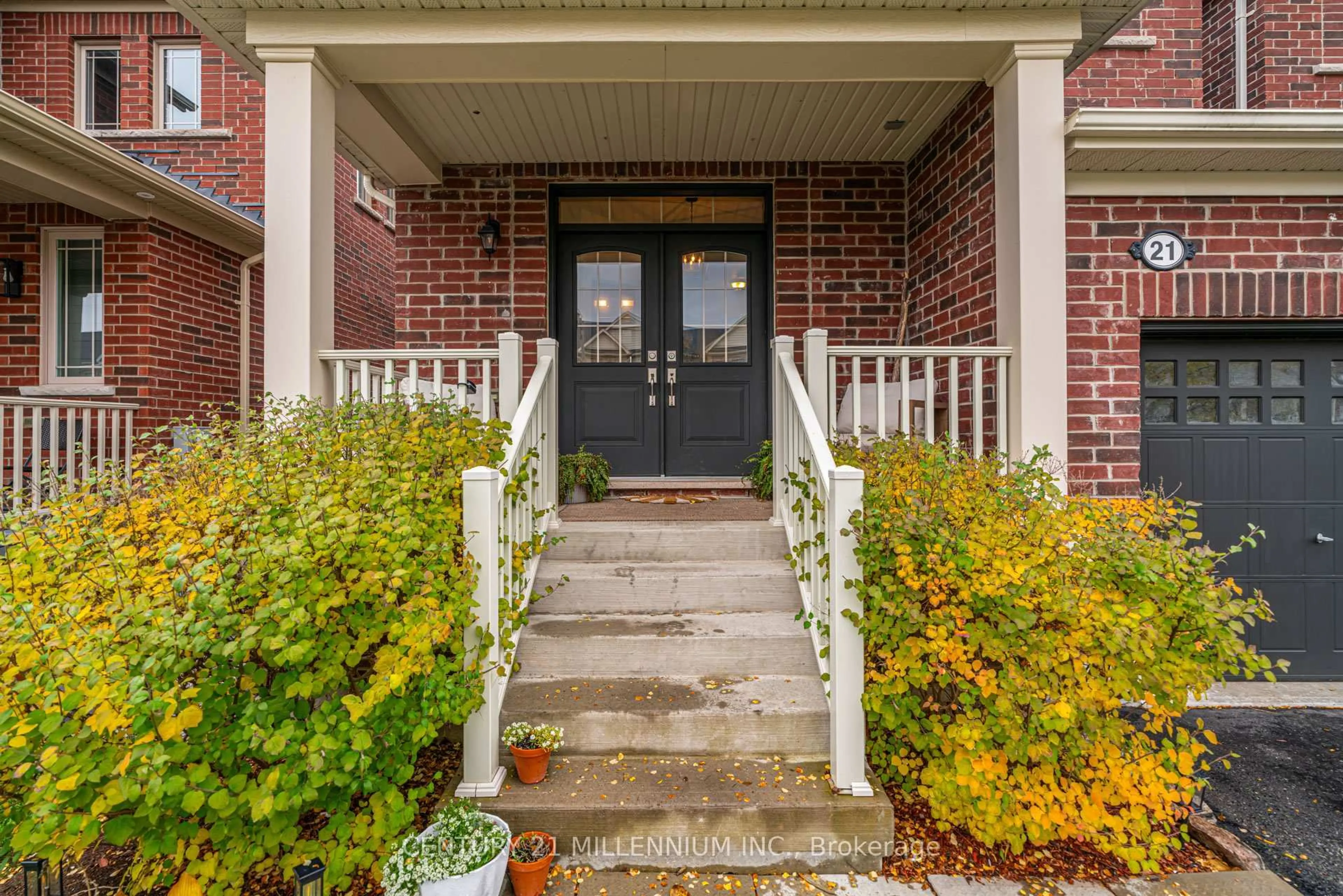 Indoor entryway for 21 Weaver Terr, New Tecumseth Ontario L0G 1W0