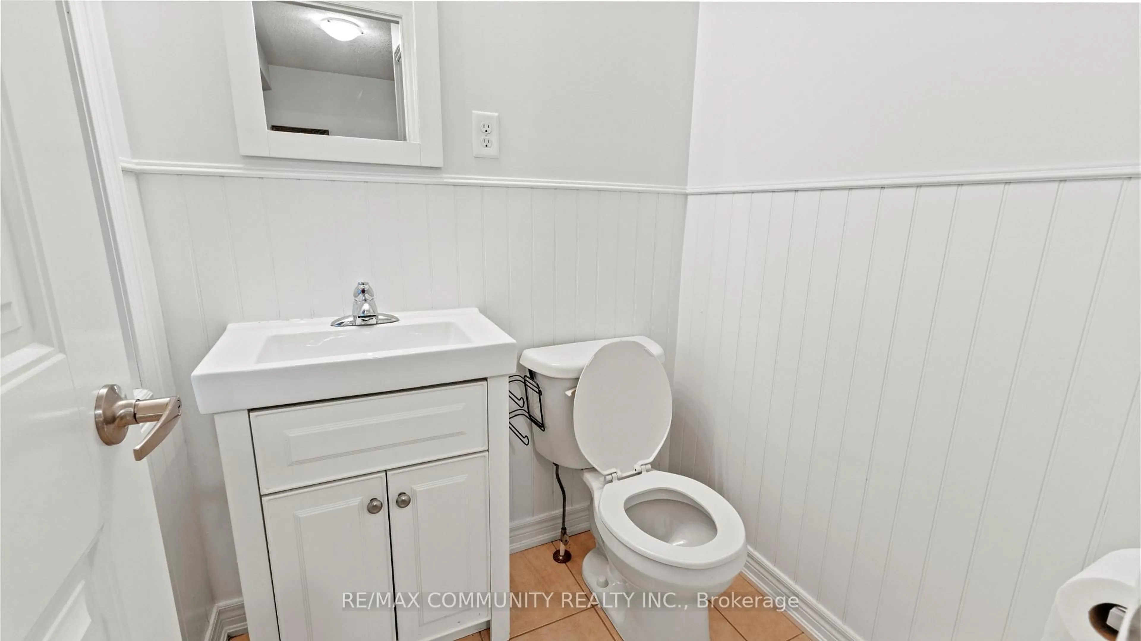 Standard bathroom, ceramic/tile floor for 83 Swenson St, New Tecumseth Ontario L9R 1V2