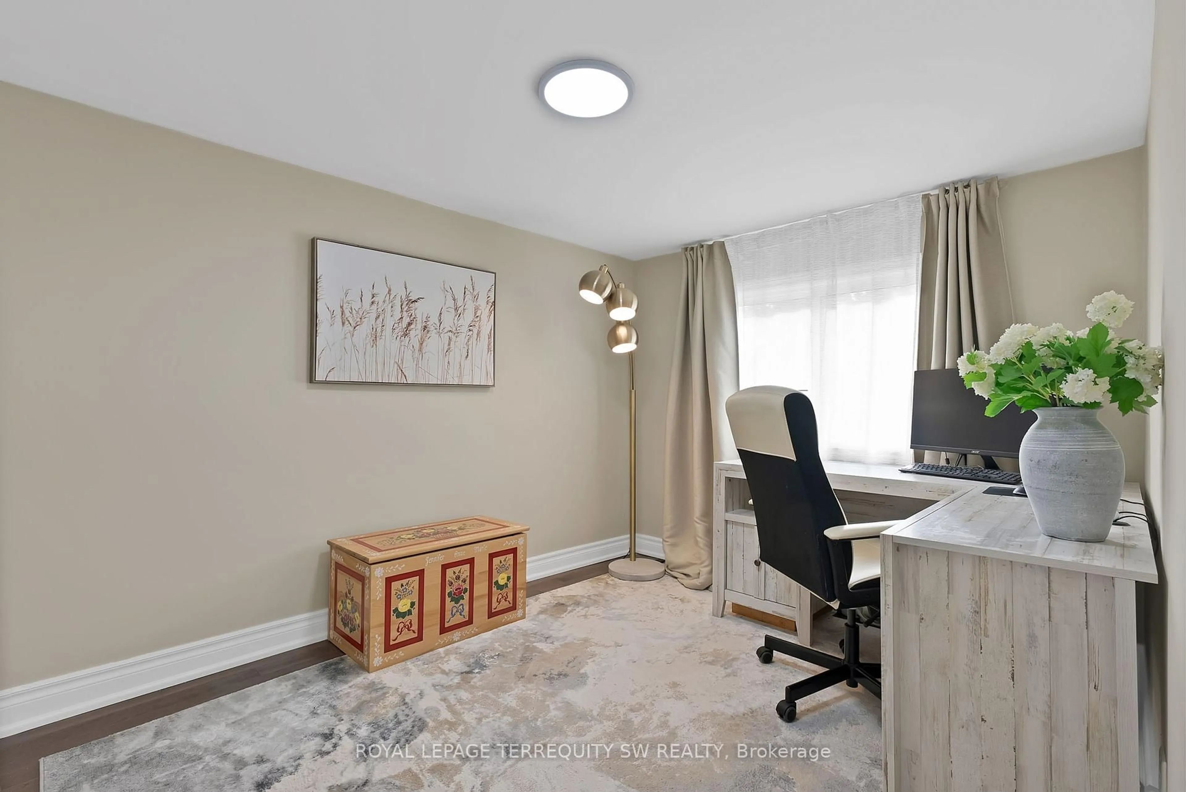 A pic of a room for 172 Spring Rd, Georgina Ontario L4P 2K6