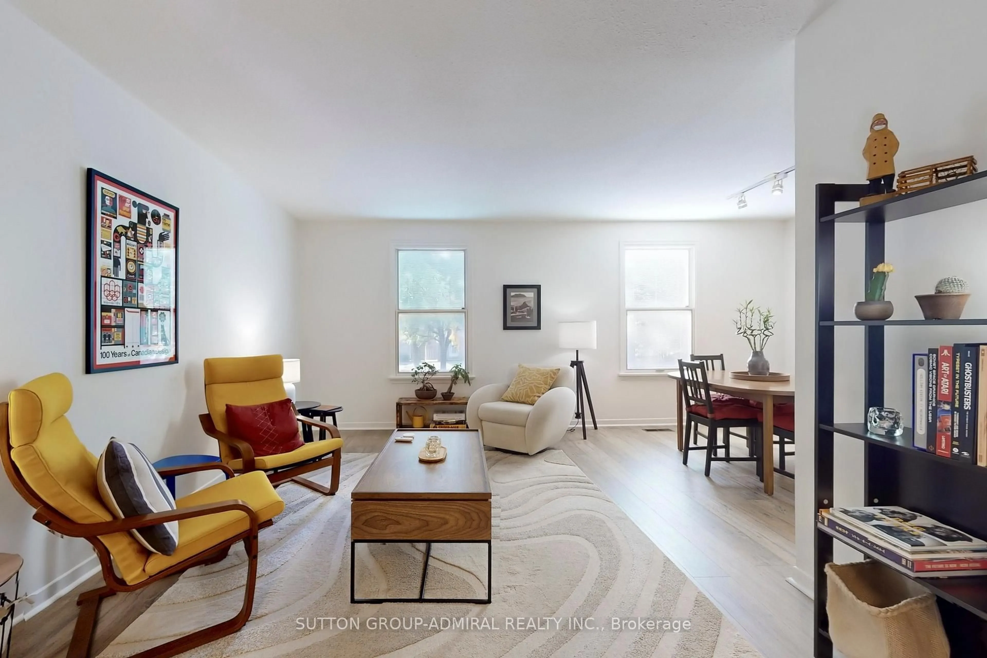 Living room with furniture, unknown for 46 Merrylynn Dr, Richmond Hill Ontario L4C 5A9