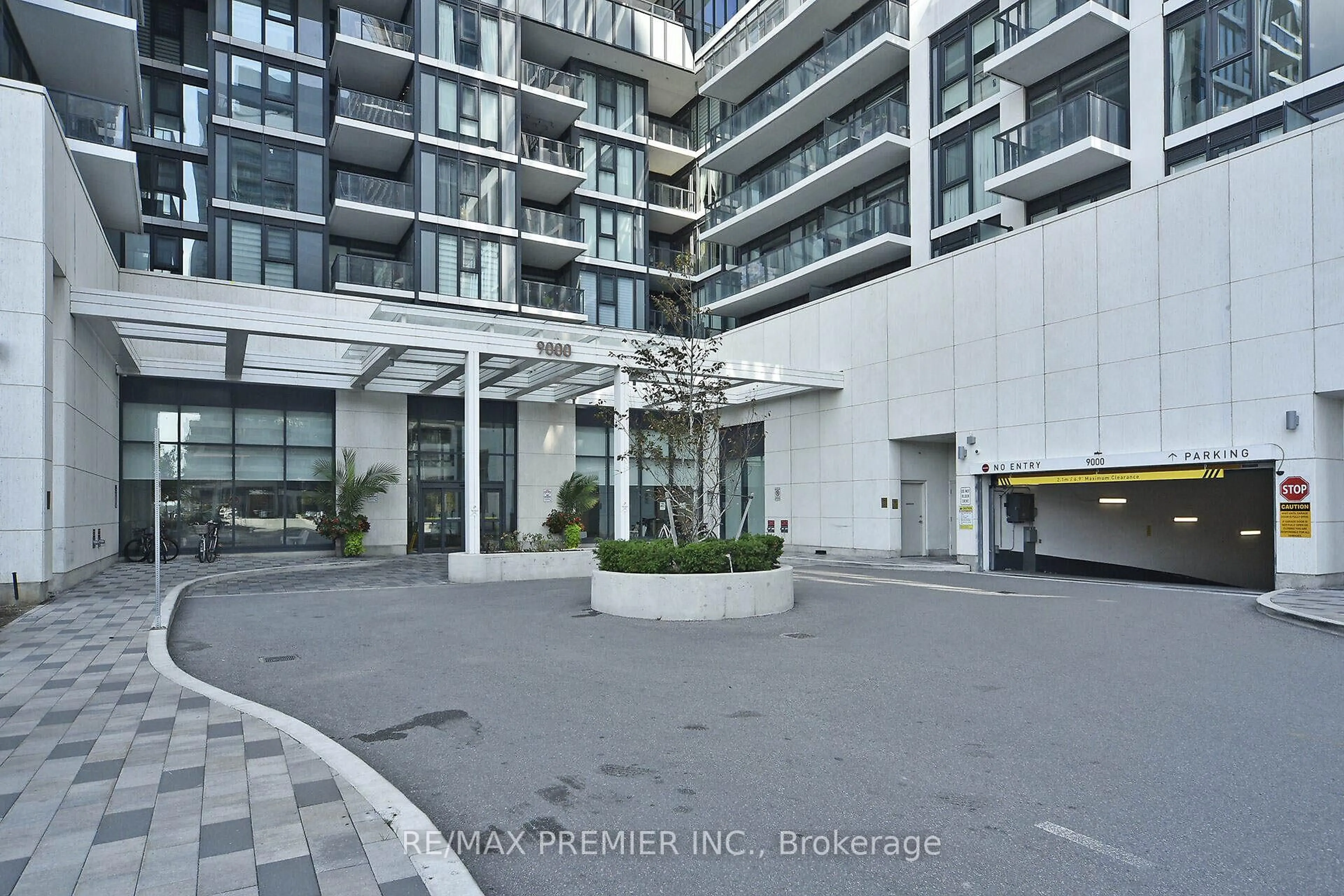 Indoor foyer for 9000 Jane St #215, Vaughan Ontario L4K 0M6