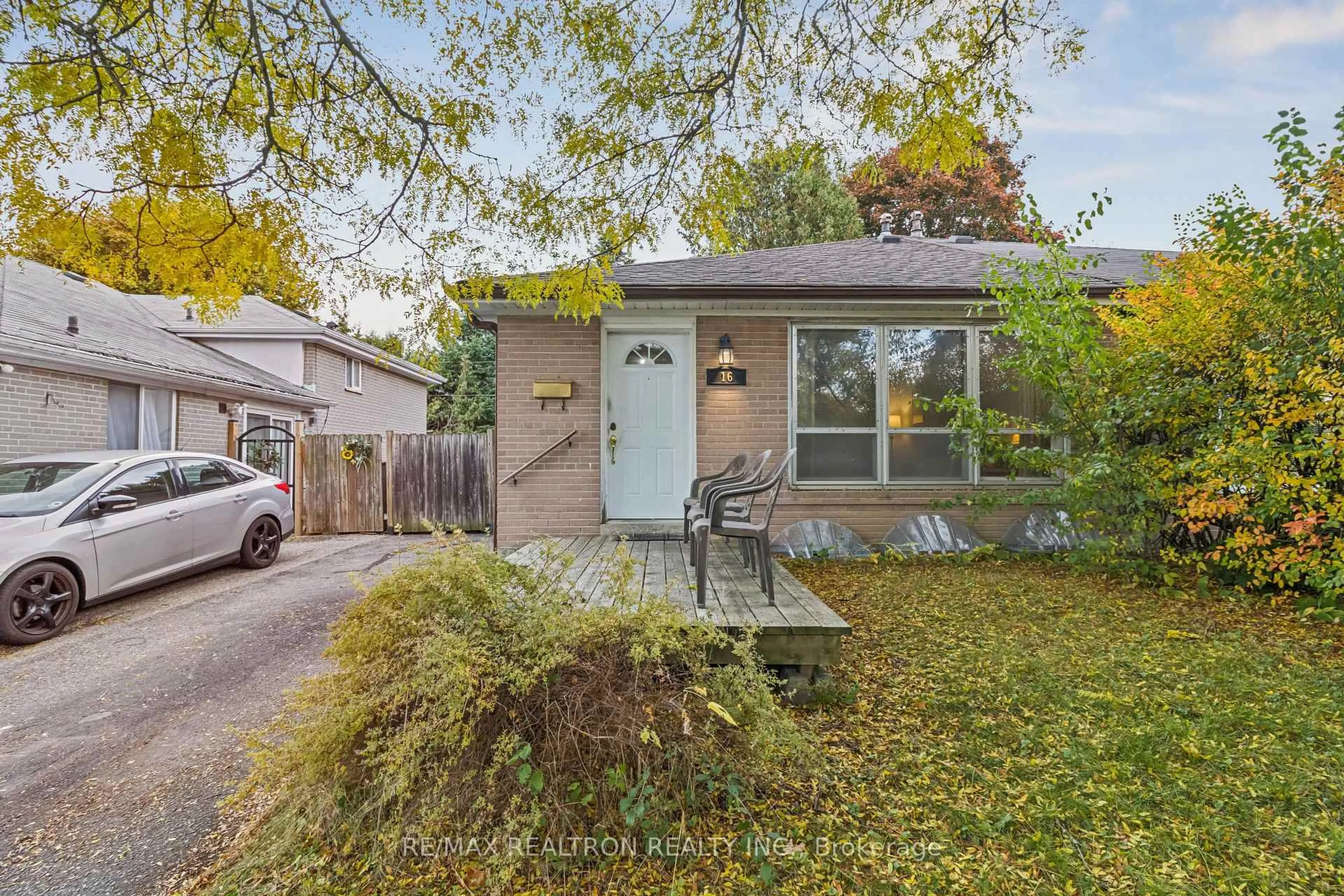 Home with brick exterior material, street for 16 Foreht Cres, Aurora Ontario L4G 3E8