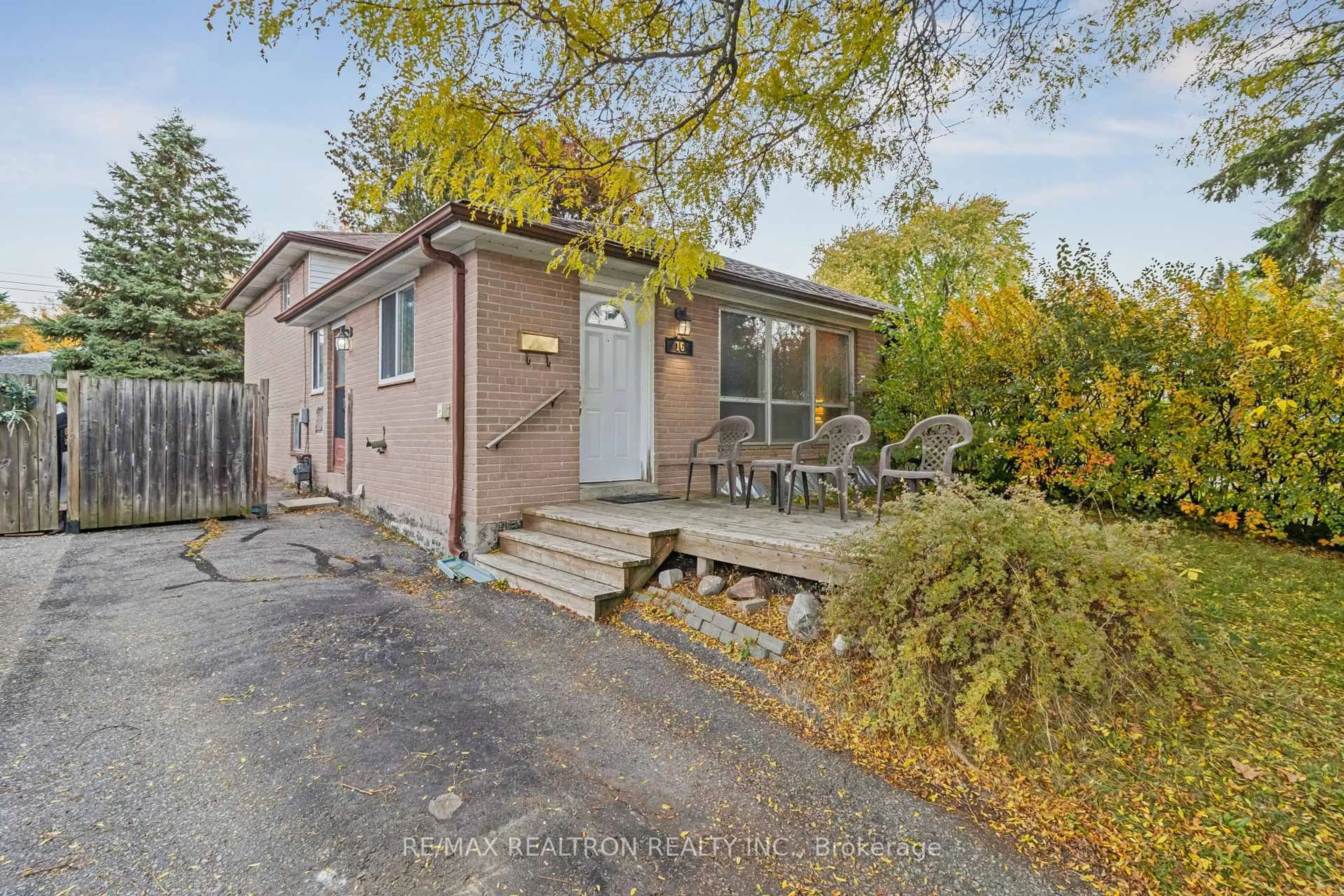 Unknown for 16 Foreht Cres, Aurora Ontario L4G 3E8