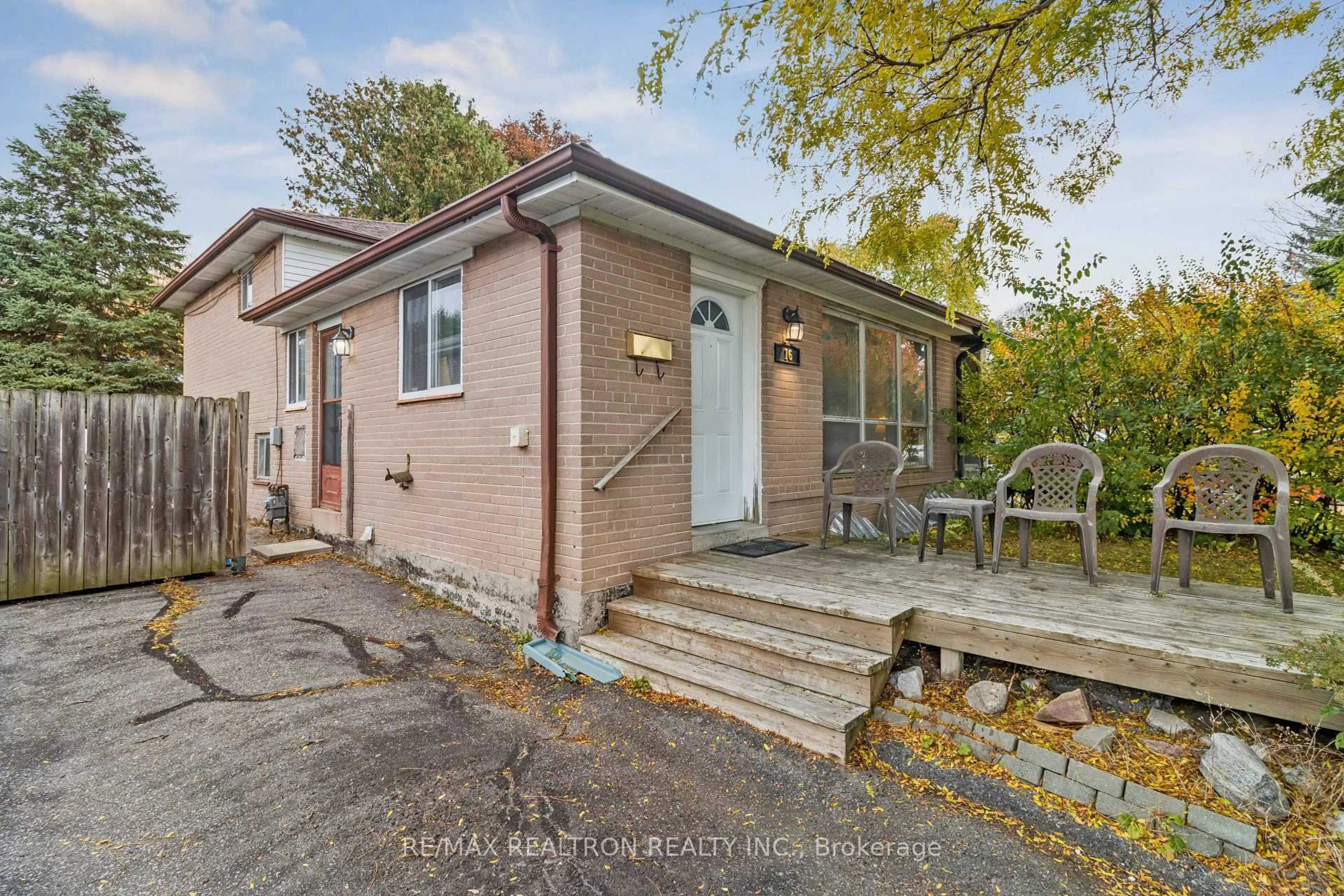 Unknown for 16 Foreht Cres, Aurora Ontario L4G 3E8