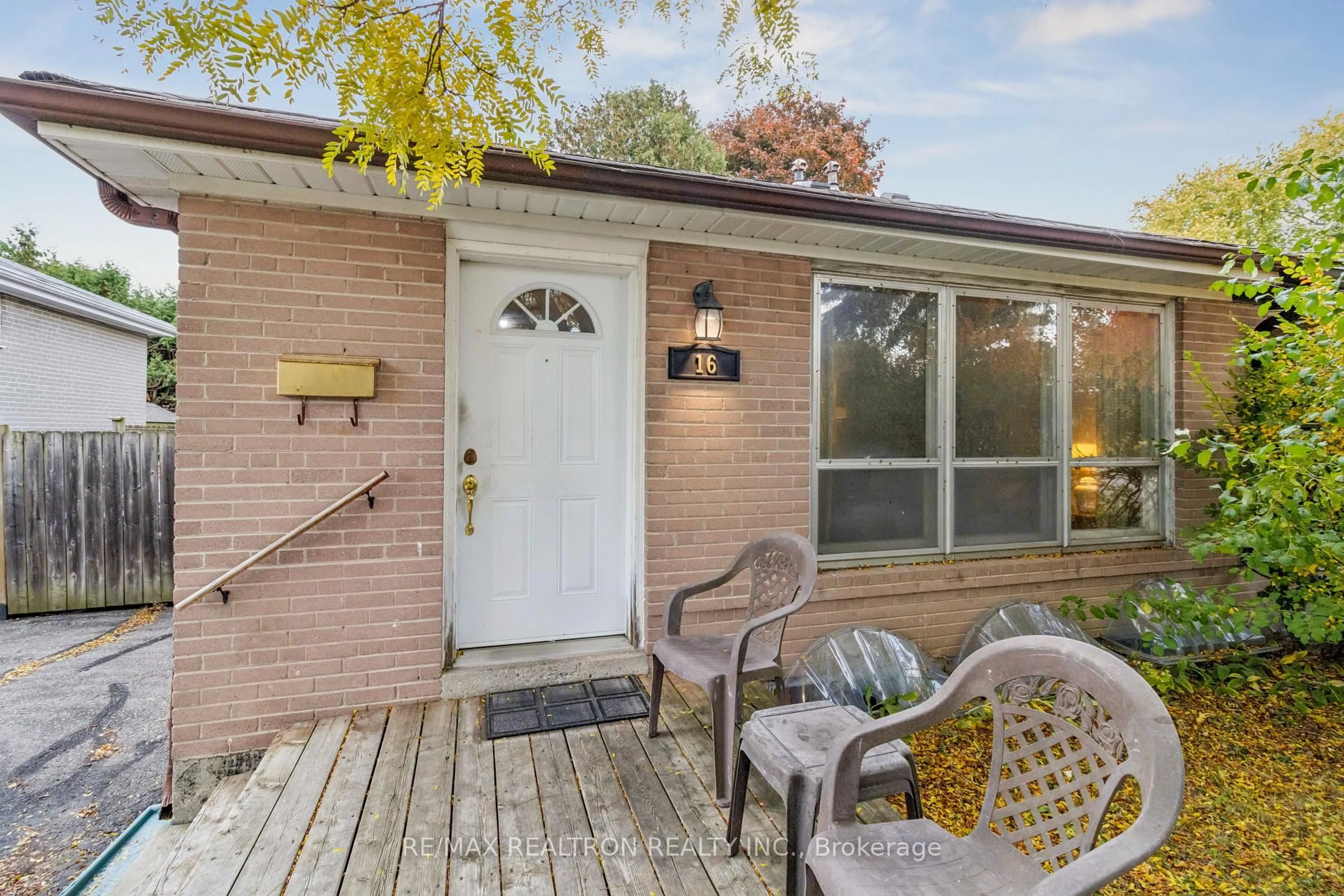 Home with brick exterior material, street for 16 Foreht Cres, Aurora Ontario L4G 3E8