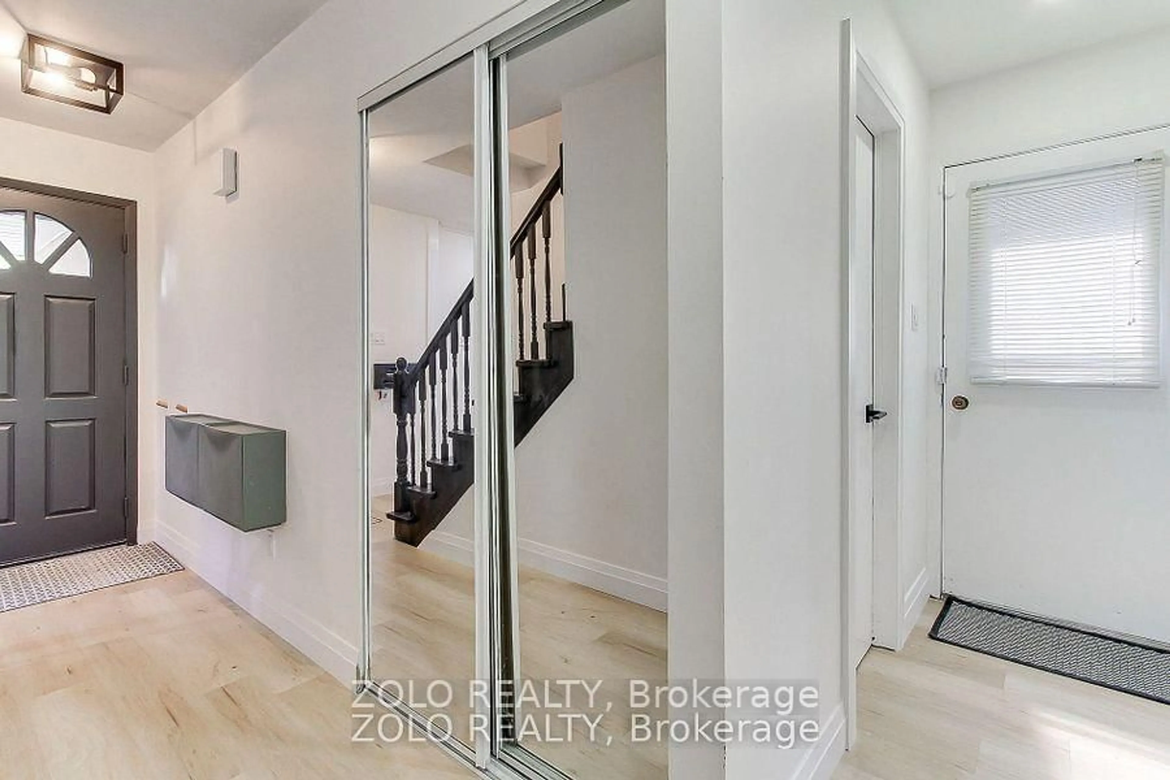 Indoor entryway for 388 Terry Dr, Newmarket Ontario L3Y 5E7