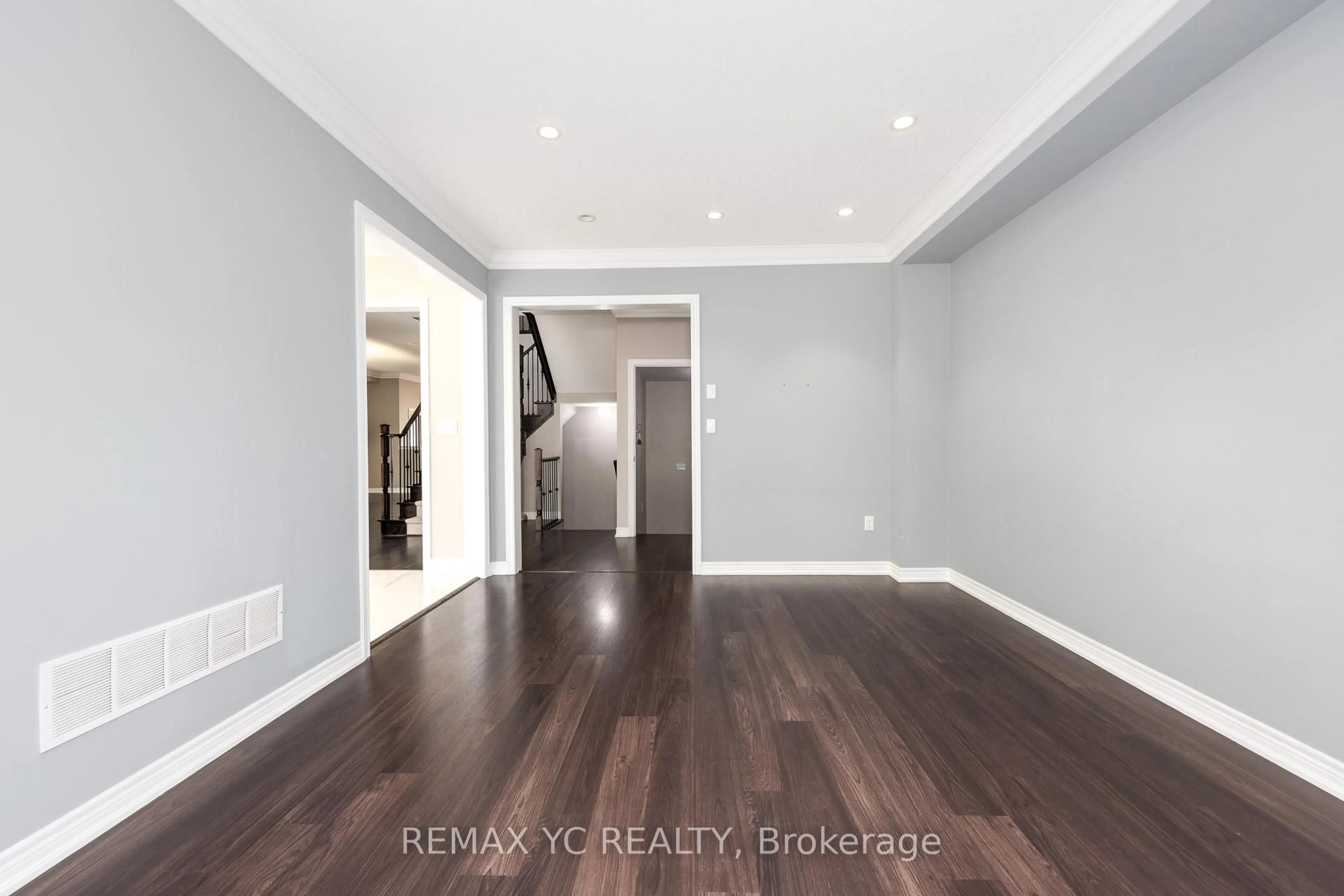 Indoor entryway for 7 Riverhill Dr, Vaughan Ontario L6A 0P2