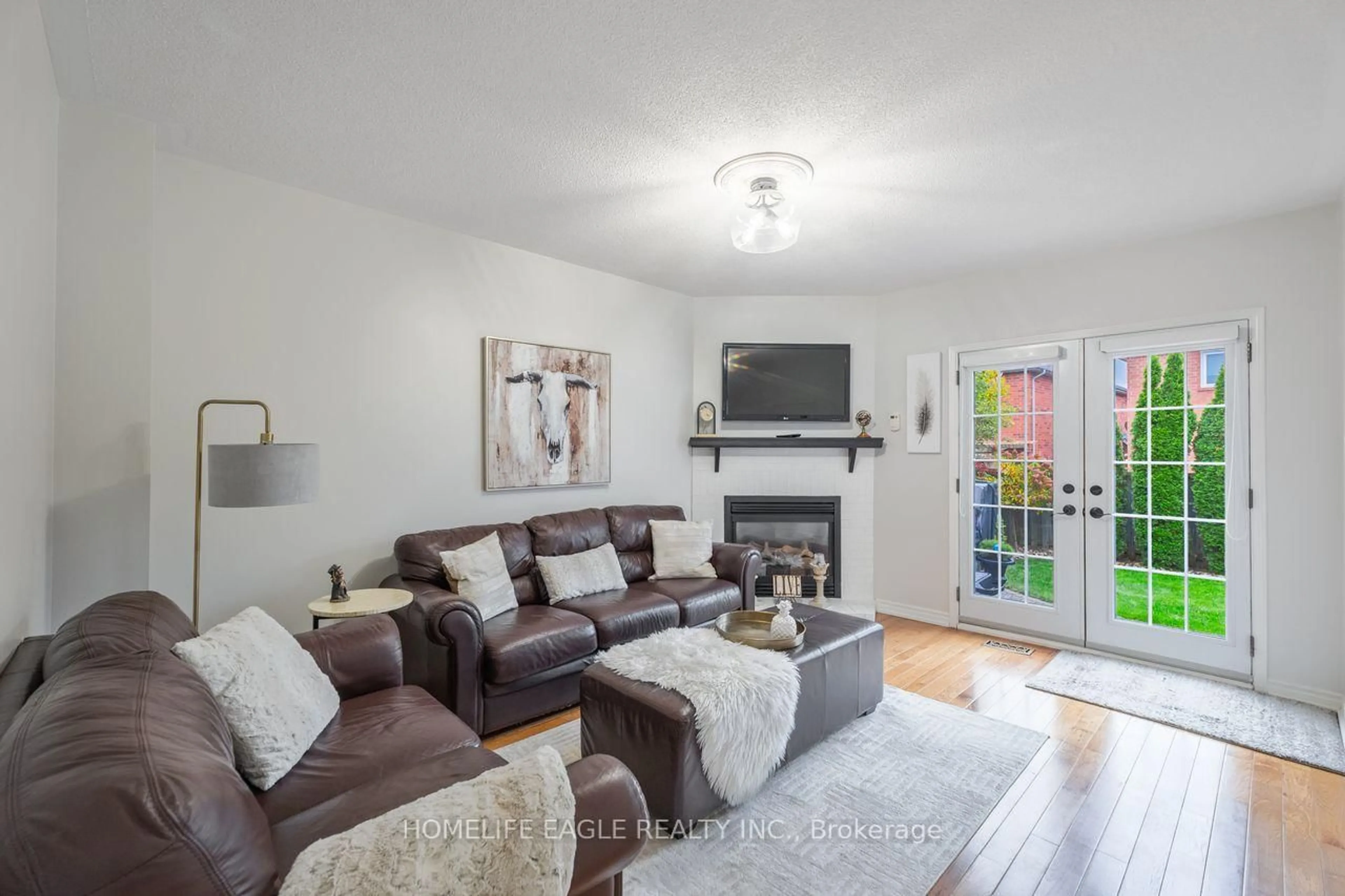 Living room with furniture, unknown for 114 Surgeoner Cres, Newmarket Ontario L3X 2L2