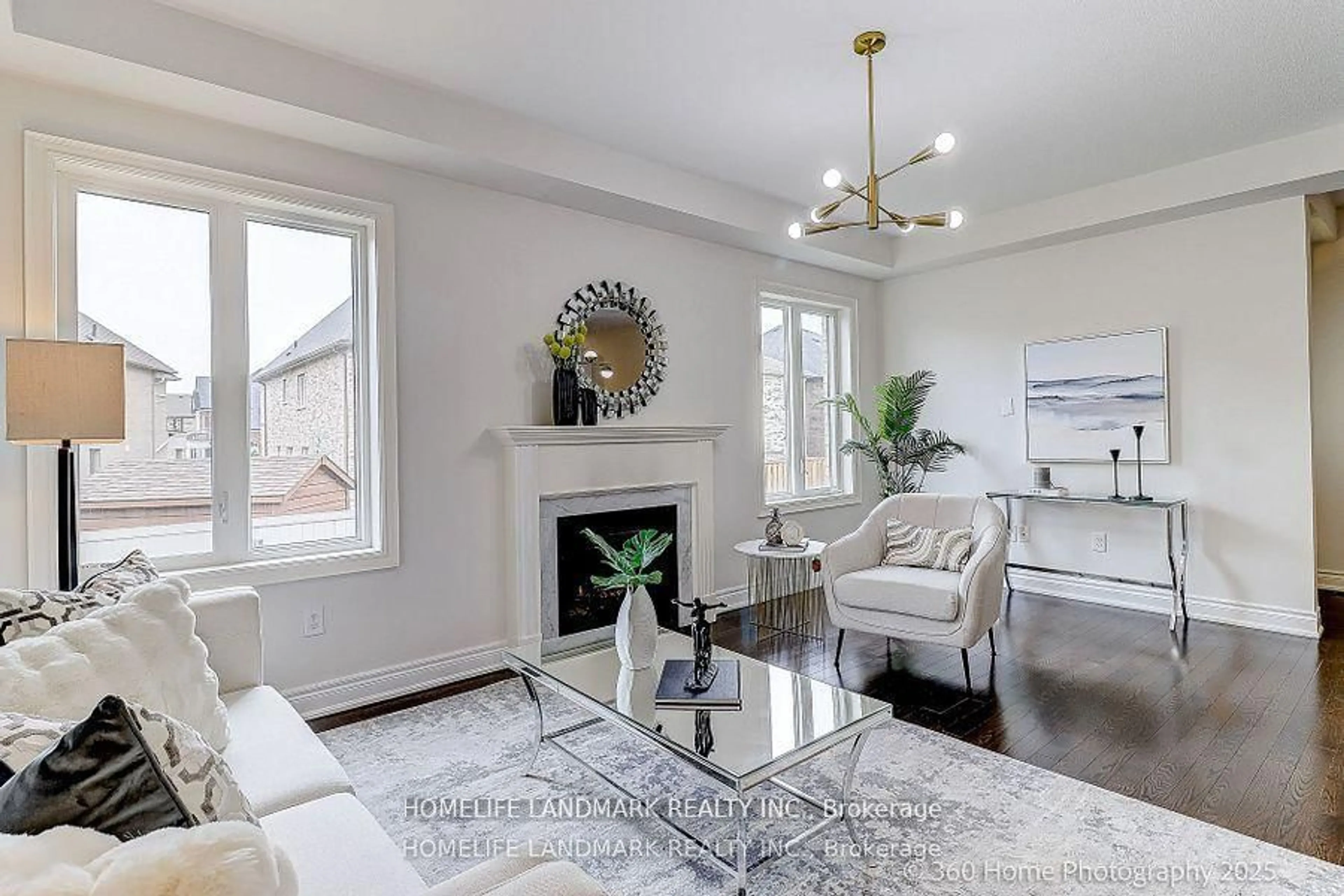 Living room with furniture, unknown for 16 Beechborough Cres, East Gwillimbury Ontario L9N 0P2