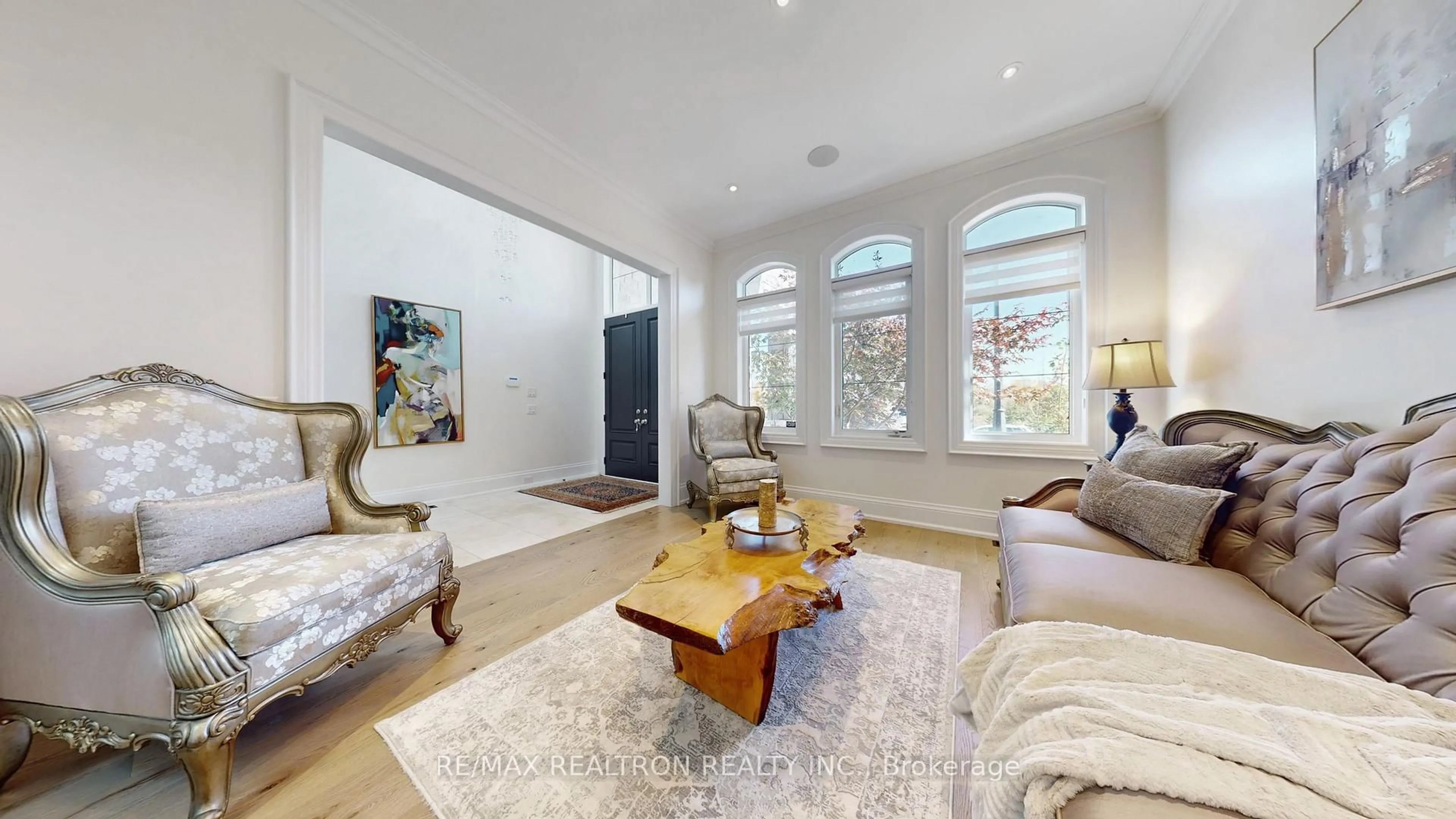 Living room with furniture, unknown for 24 Hogan Crt, King Ontario L7B 0M1