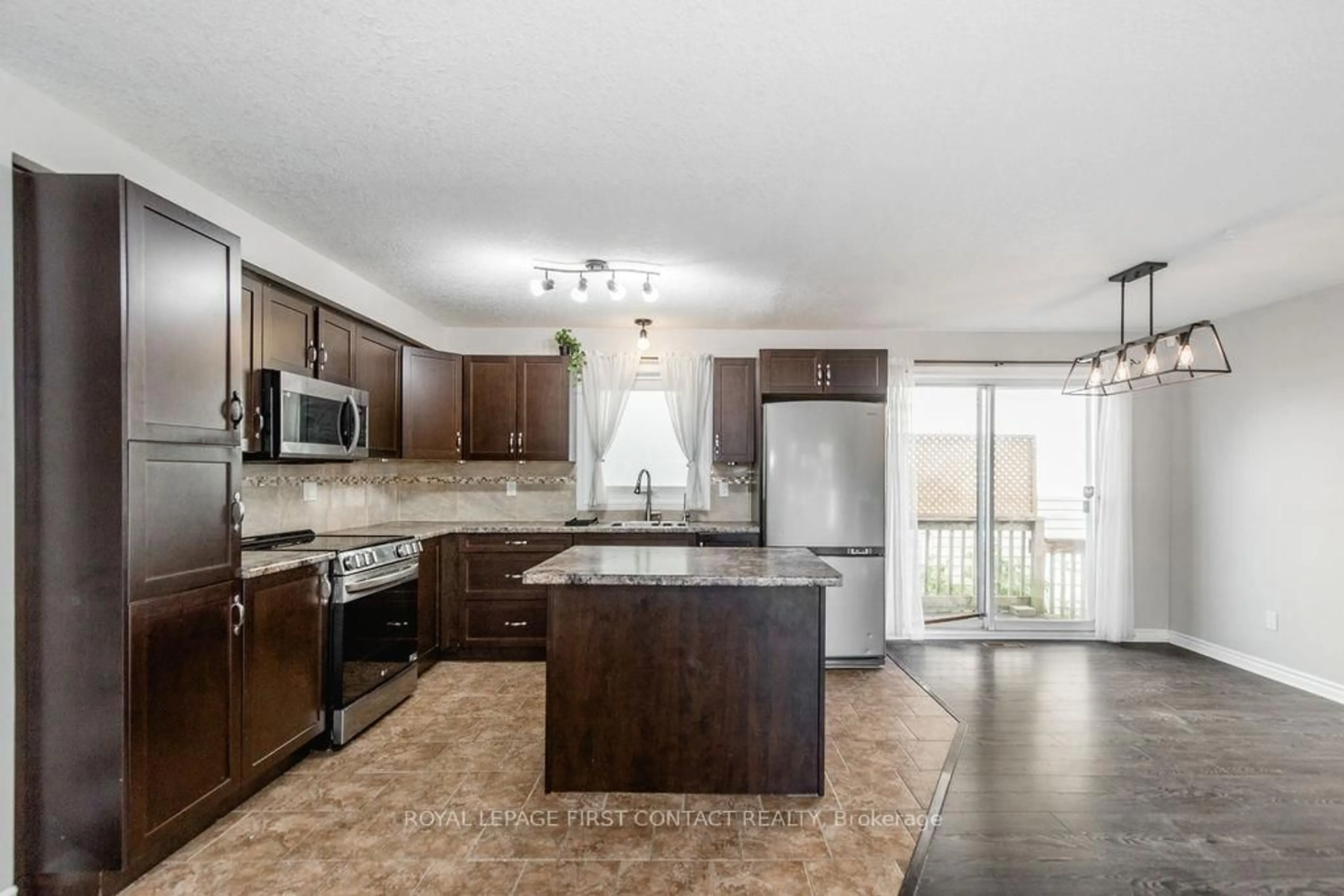 Open concept kitchen, unknown for 6 Duckworth St, Essa Ontario L0M 1B0