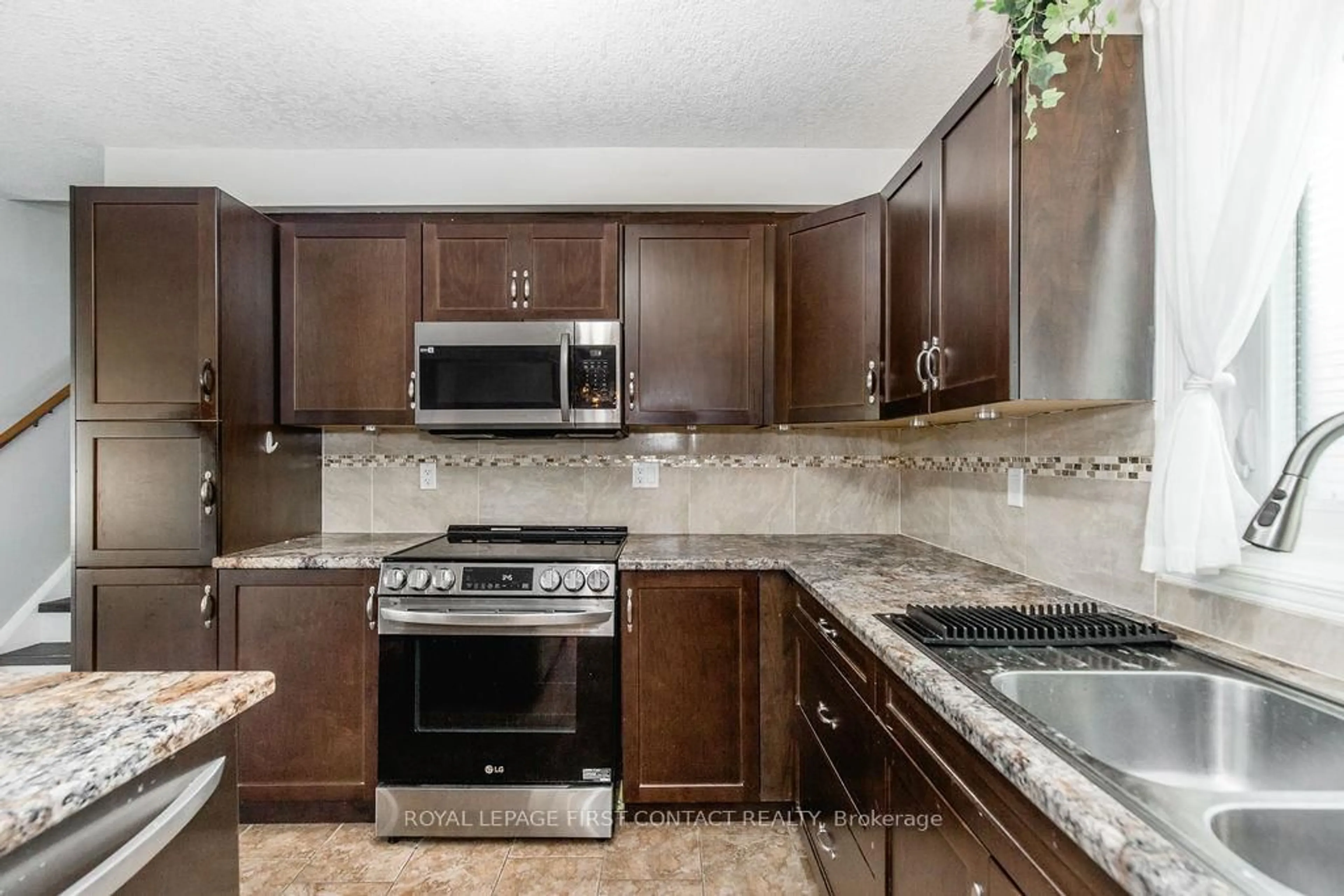 Standard kitchen, ceramic/tile floor for 6 Duckworth St, Essa Ontario L0M 1B0