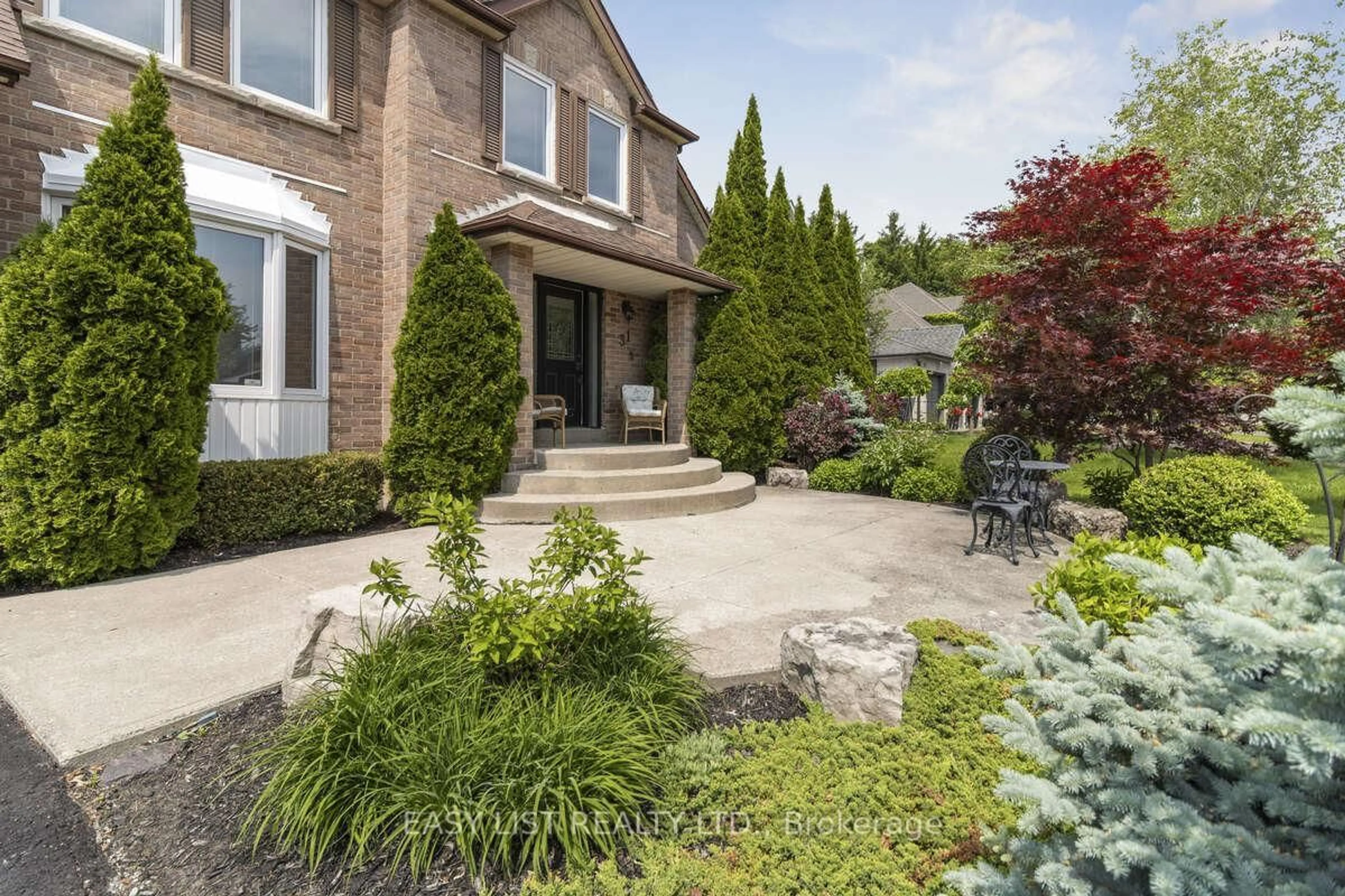 Patio, street for 31 Bloomfield Tr, Richmond Hill Ontario L4E 2J8