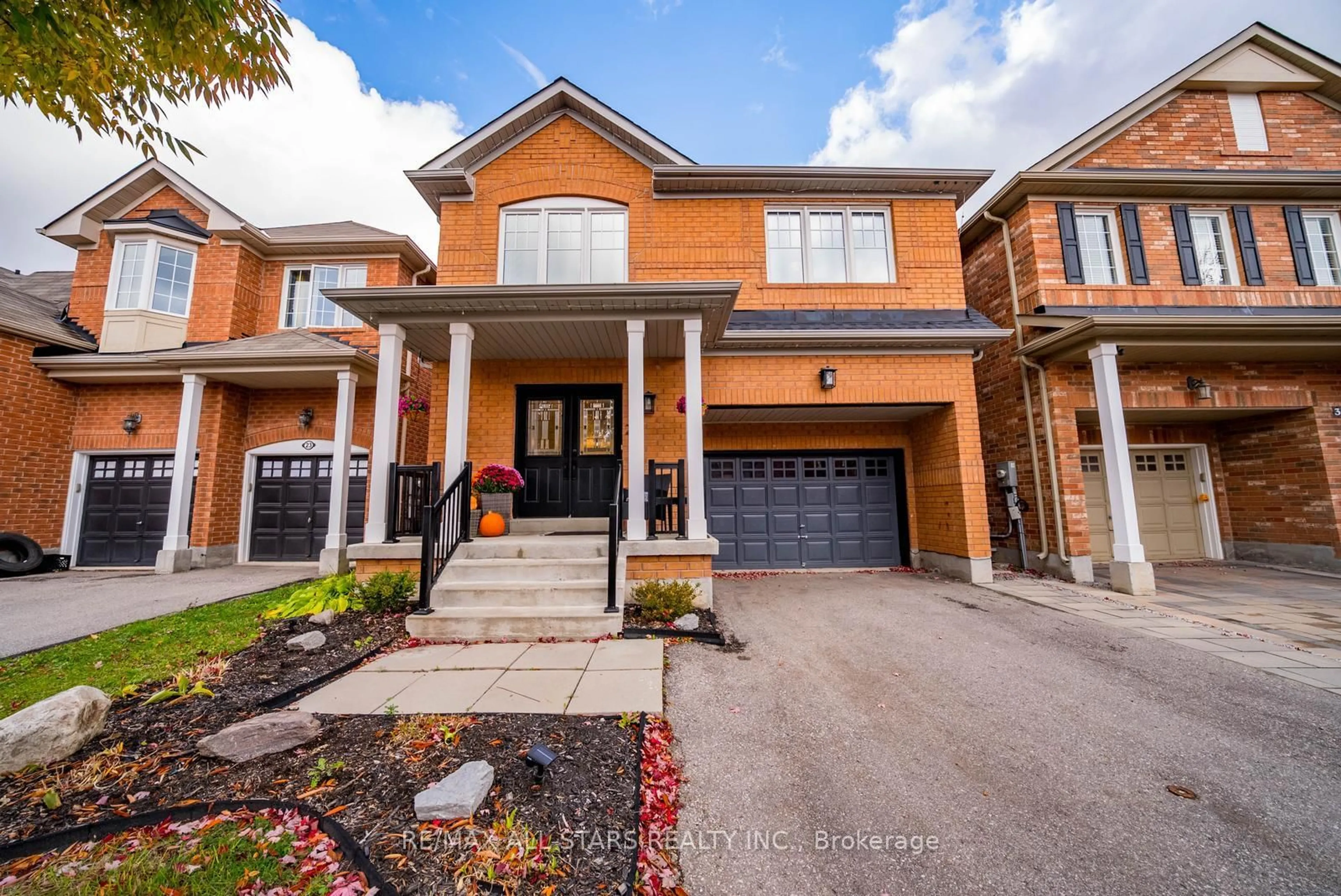 Home with brick exterior material, street for 27 Horn St, Whitchurch-Stouffville Ontario L4A 0X9
