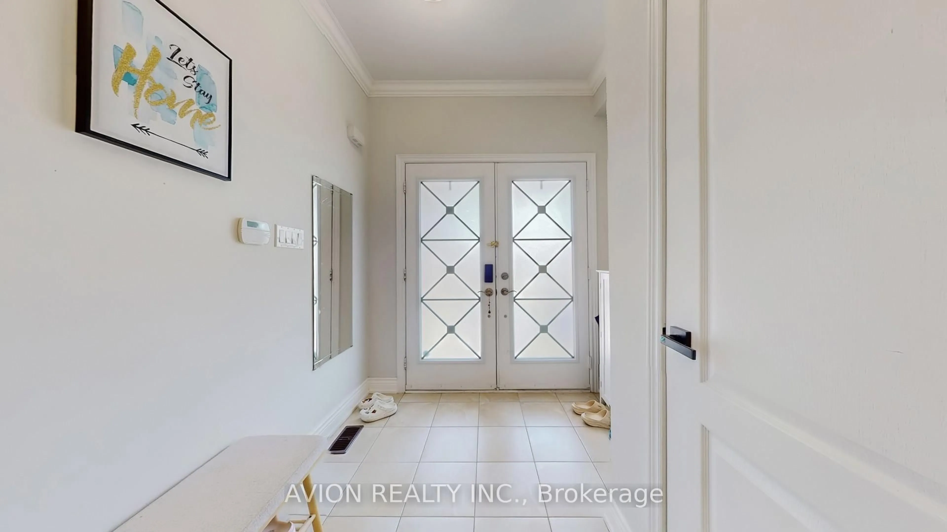 Indoor entryway for 35 Old Orchard Cres, Richmond Hill Ontario L4S 0A2