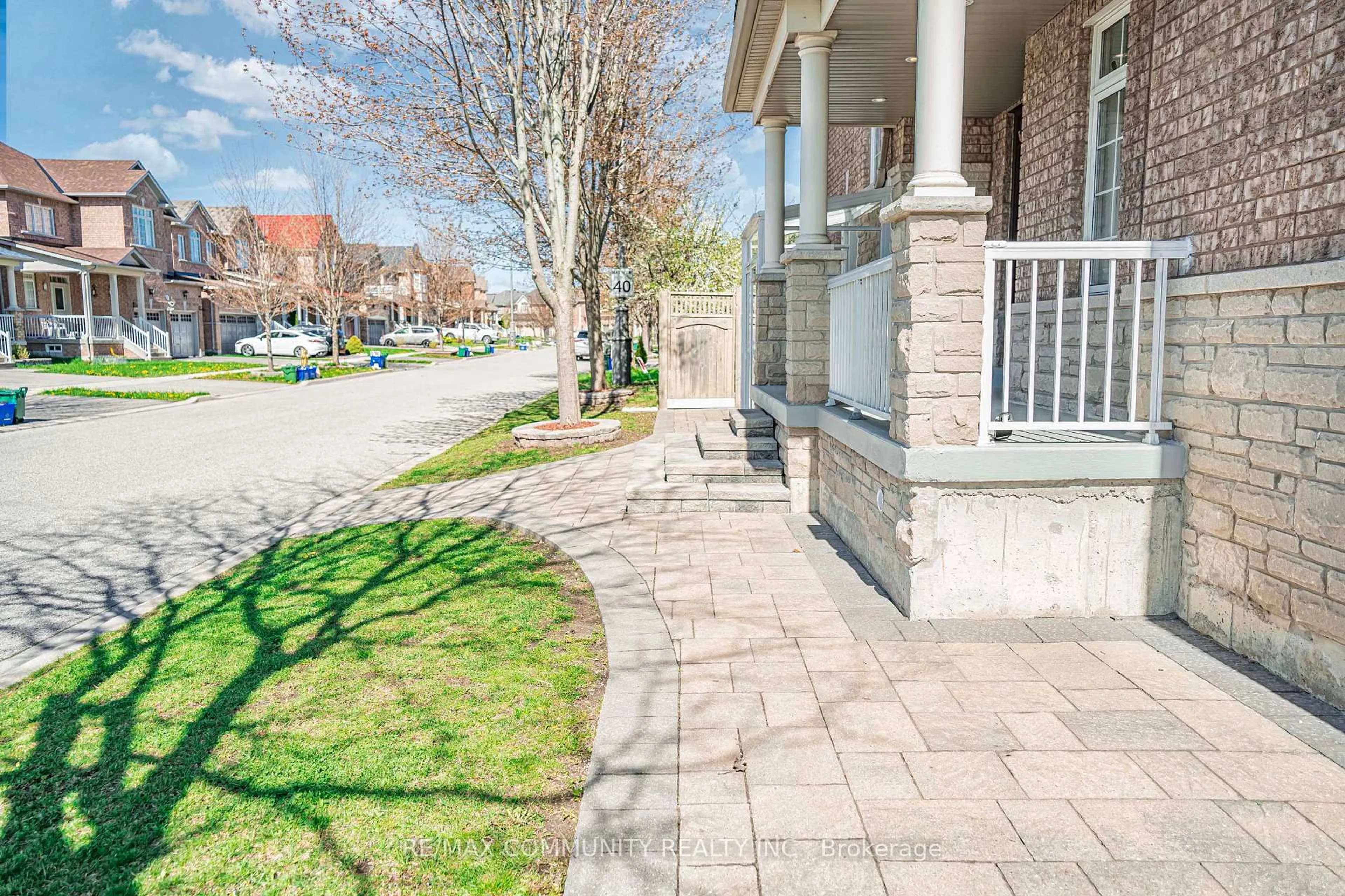 Patio, street for 42 Reginald Lamb Cres, Markham Ontario L6B 0B5