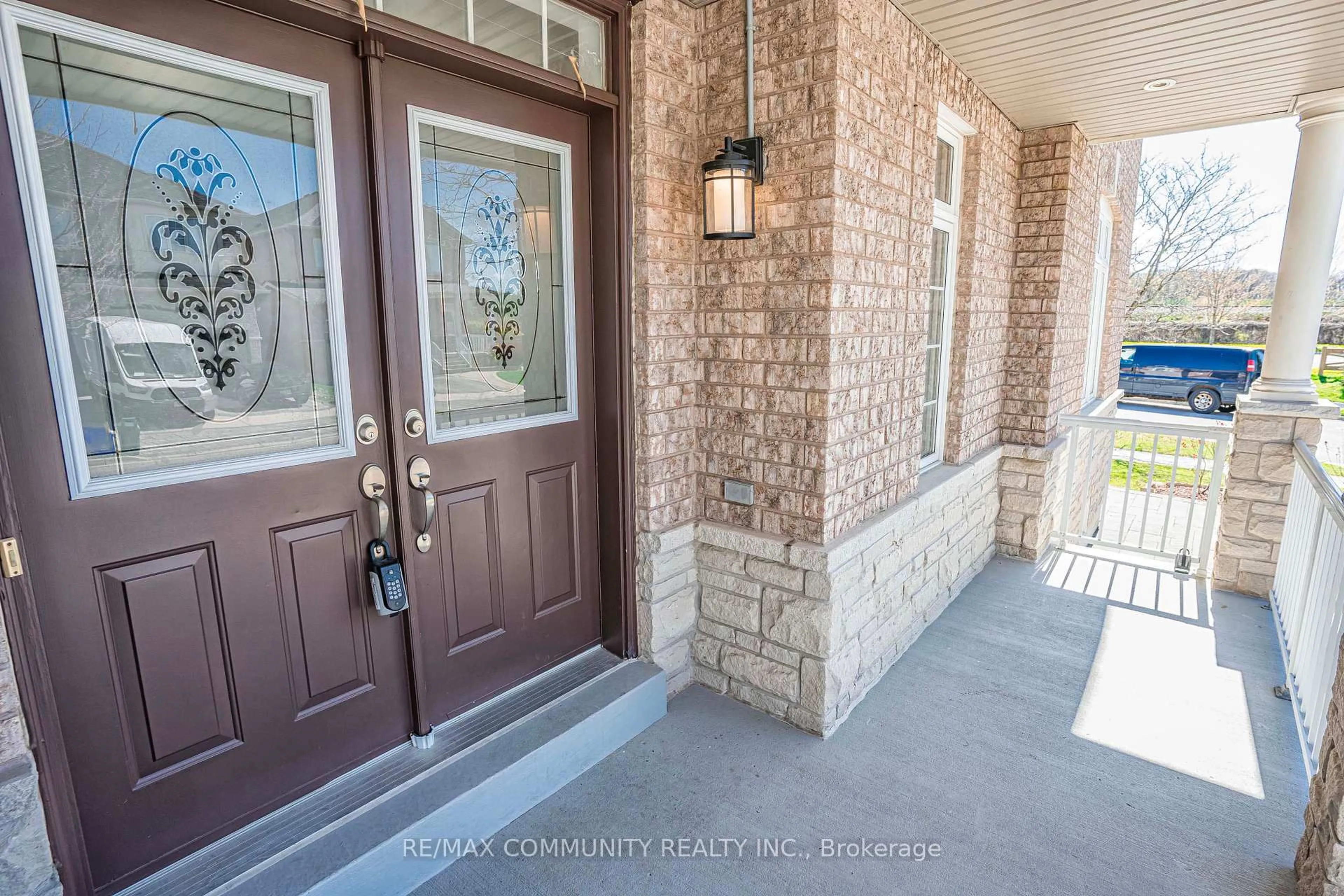 Indoor entryway for 42 Reginald Lamb Cres, Markham Ontario L6B 0B5