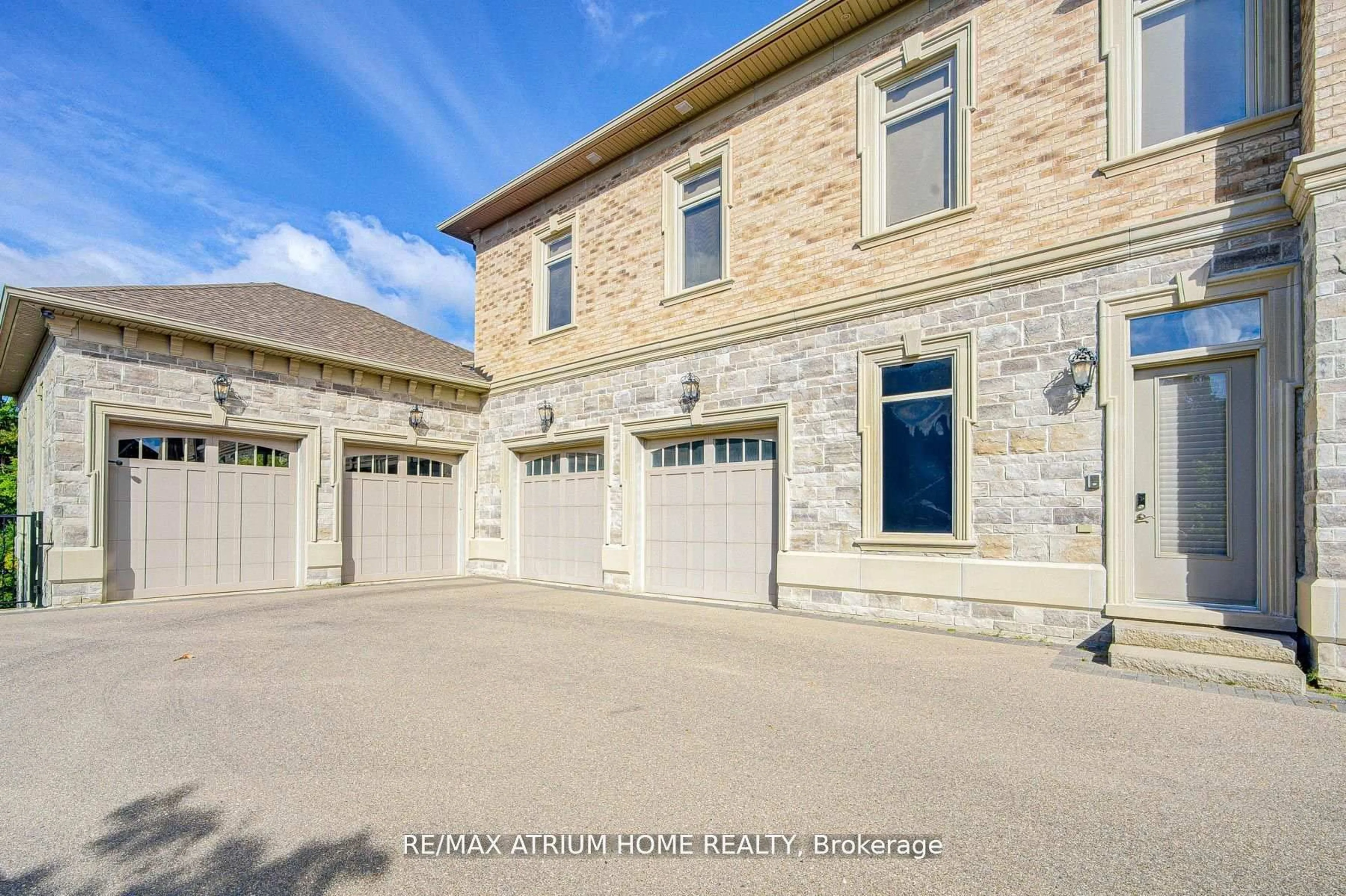 Indoor garage for 71 Grandvista Cres, Vaughan Ontario L4H 3G5
