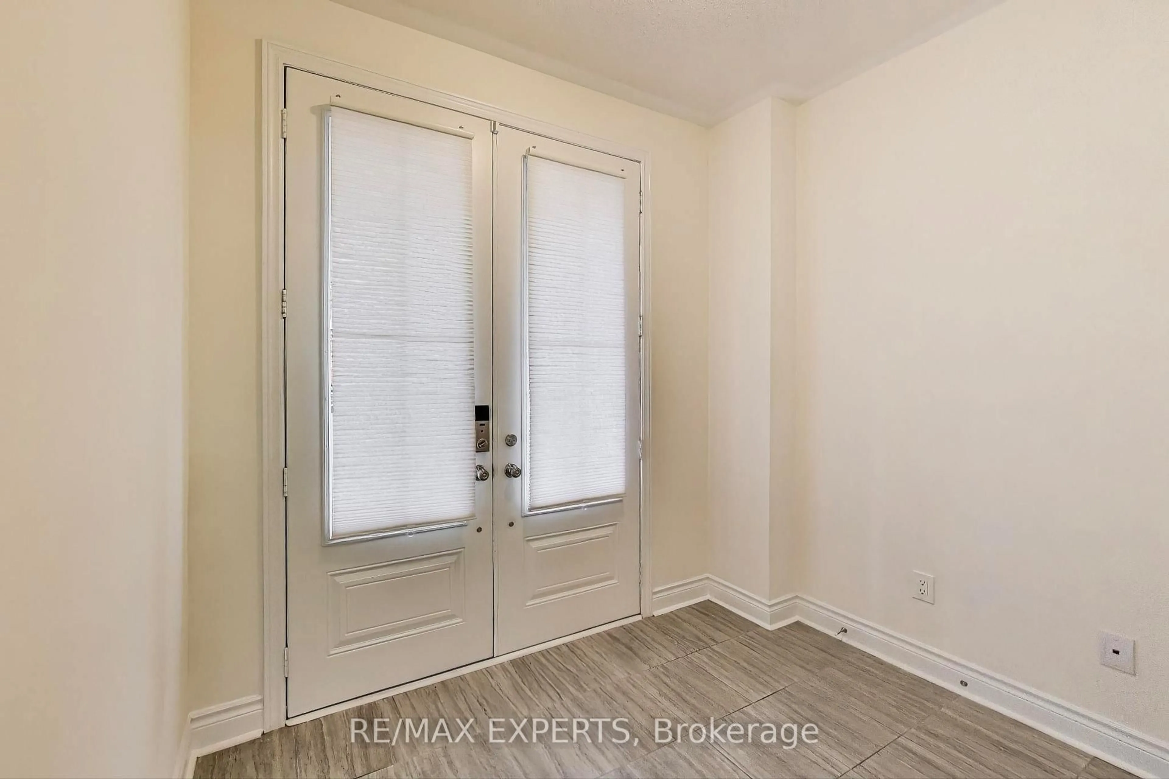 Indoor entryway for 216 Butternut Ridge Tr, Aurora Ontario L4G 3P1