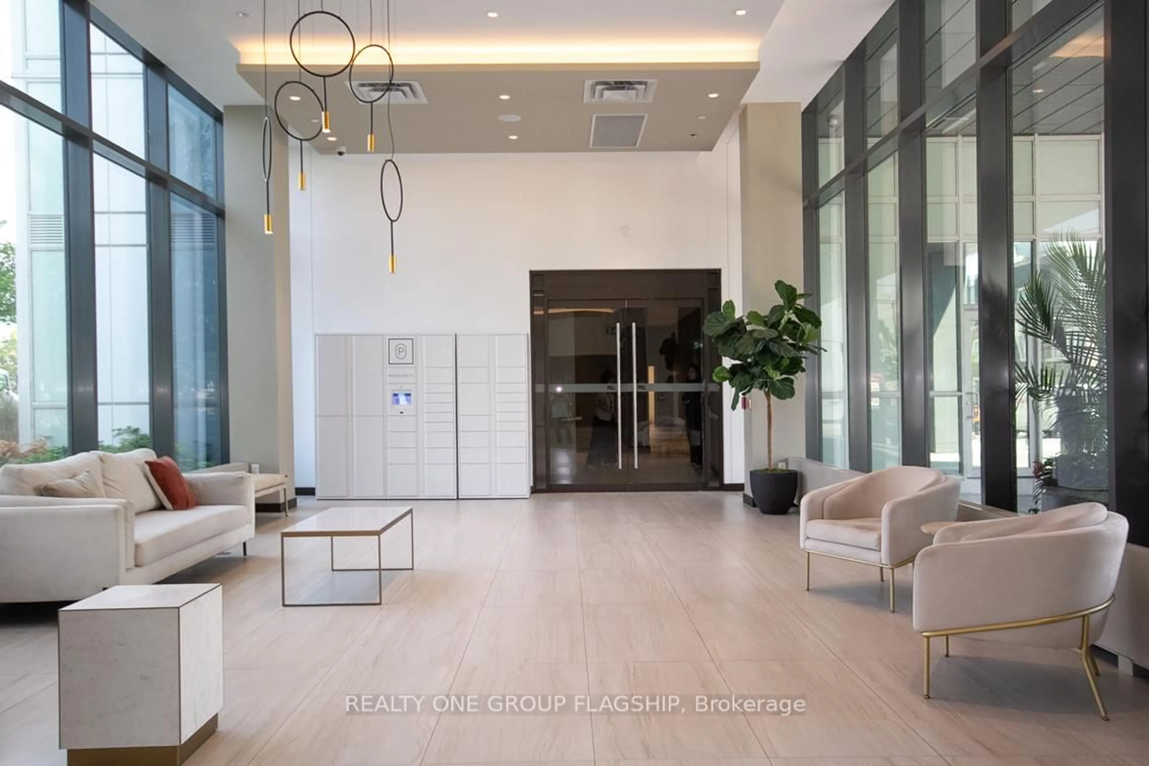 Indoor foyer for 38 Honeycrisp Cres #308E, Vaughan Ontario L4K 0M8