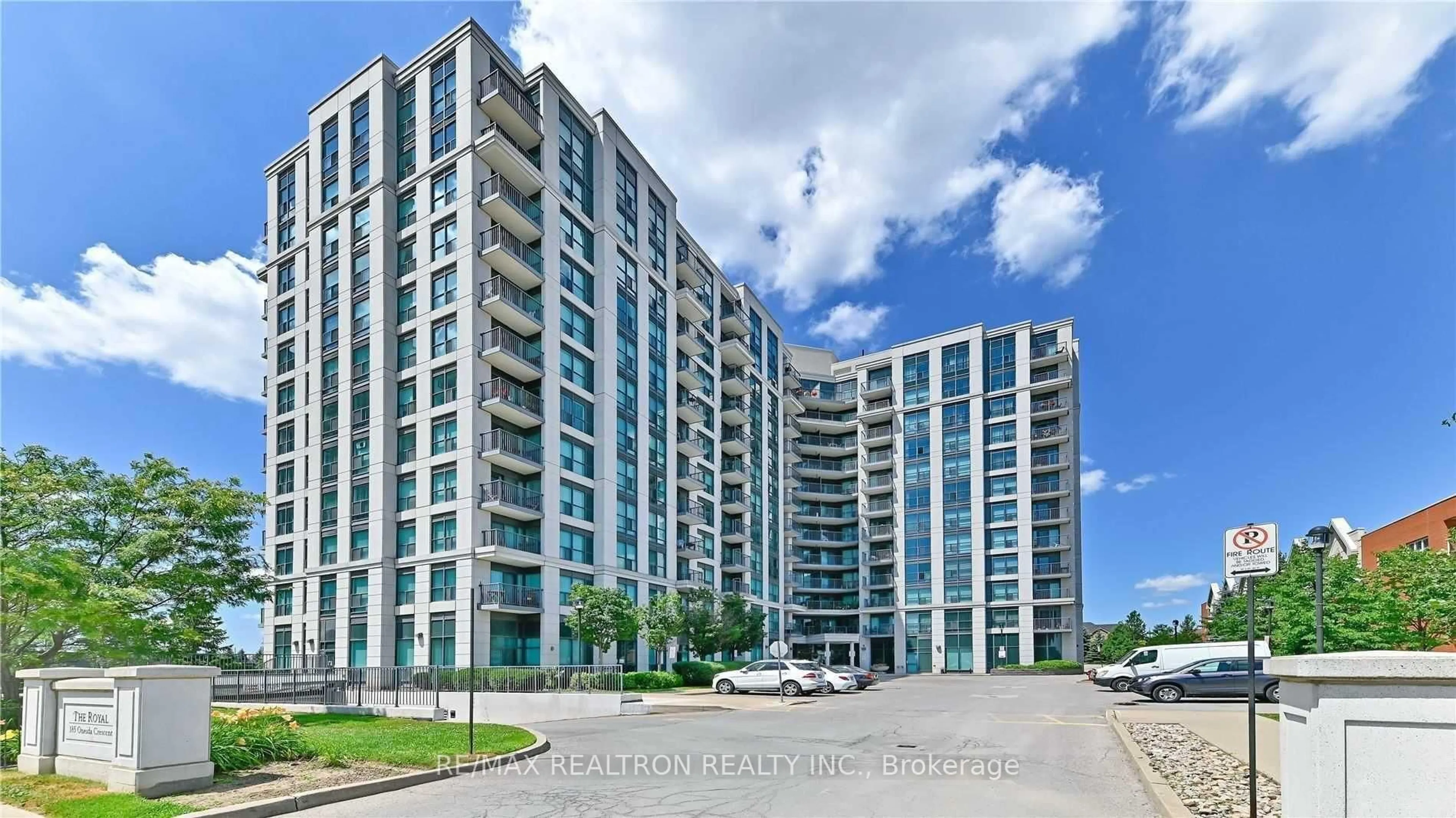 A pic from outside/outdoor area/front of a property/back of a property/a pic from drone, building for 185 Oneida Cres #505, Richmond Hill Ontario L4B 0B1