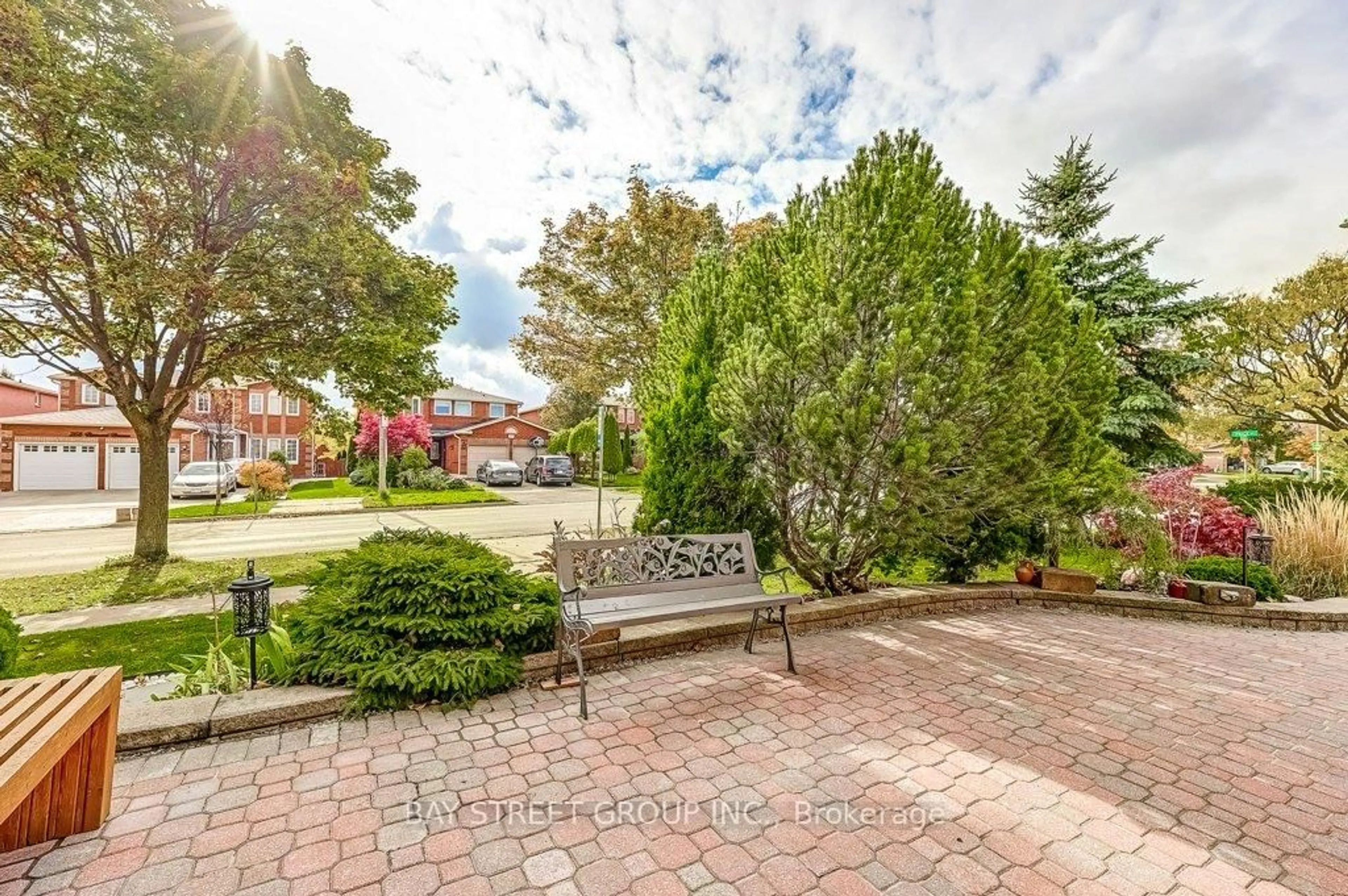 Patio, street for 1 Price St, Richmond Hill Ontario L4S 1E1