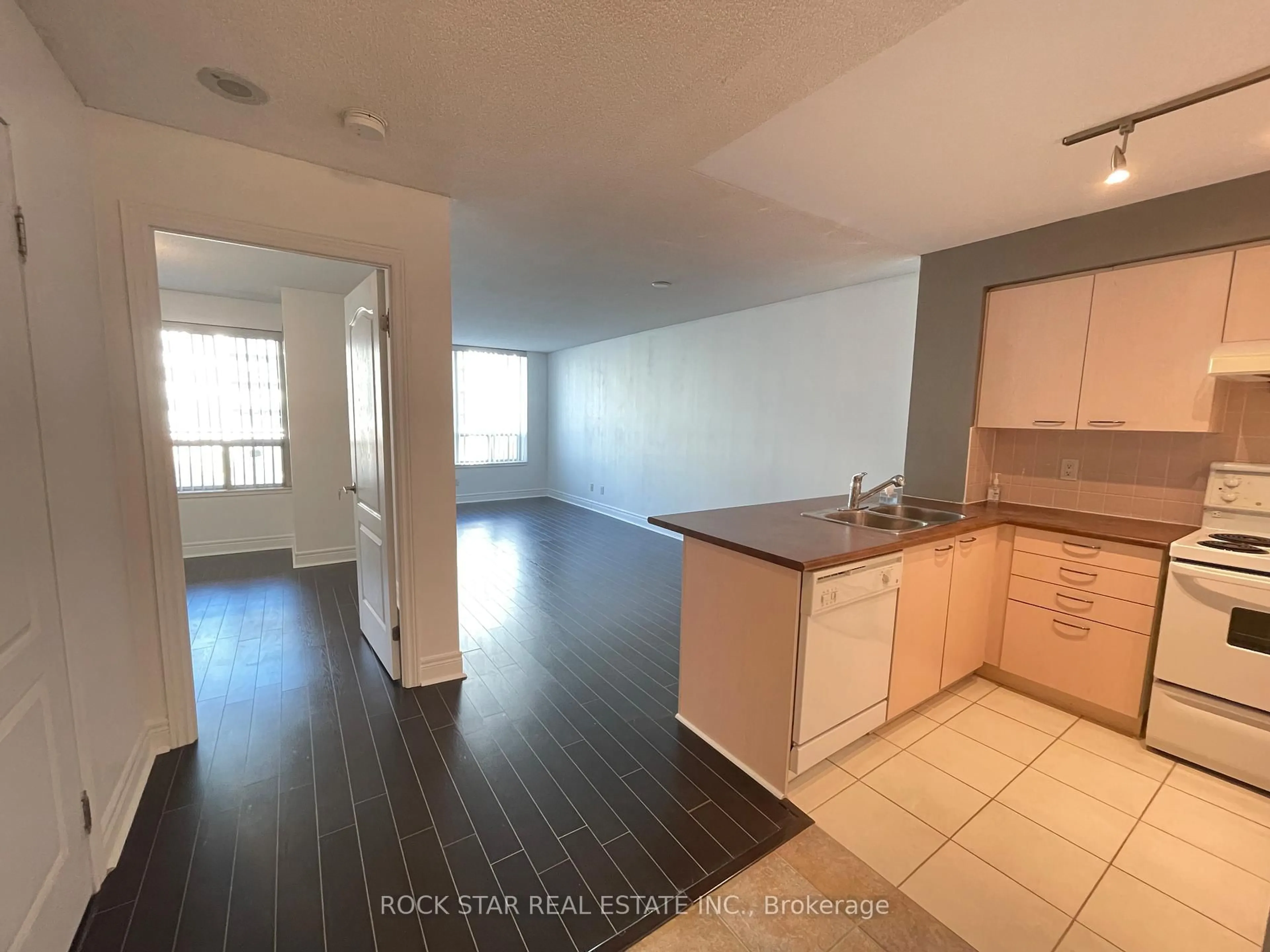 Unknown for 48 Suncrest Blvd #515, Markham Ontario L3T 7Y6