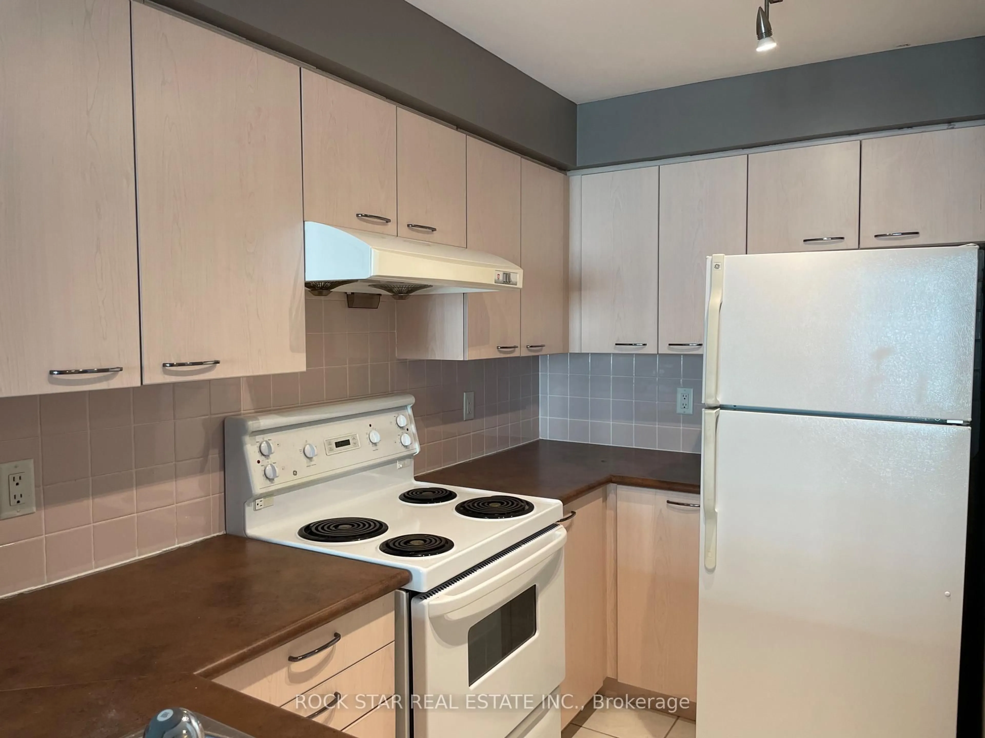 Standard kitchen, unknown for 48 Suncrest Blvd #515, Markham Ontario L3T 7Y6