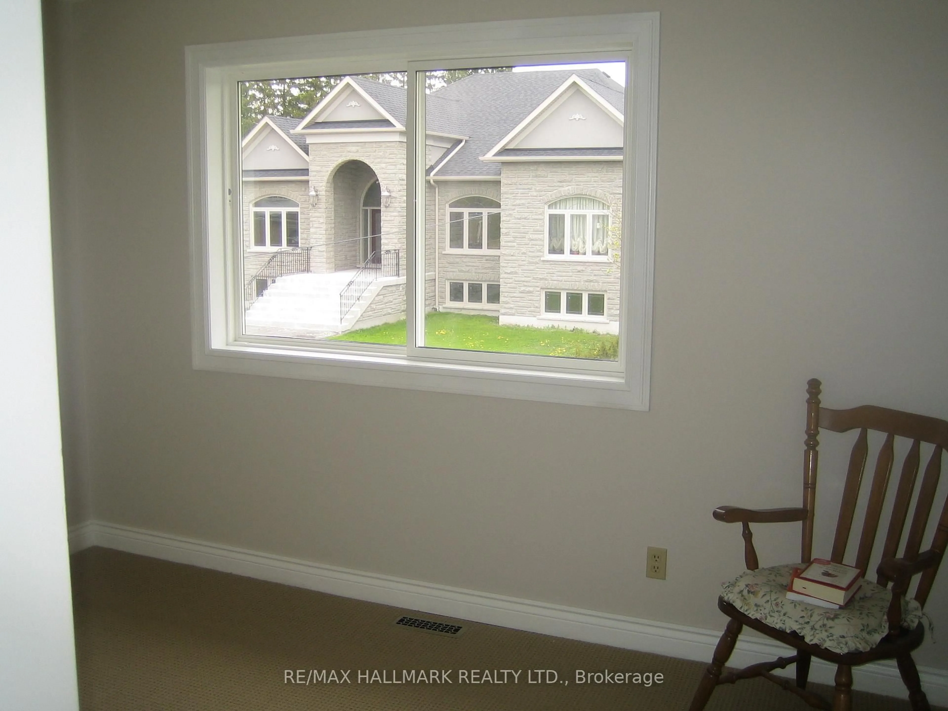 A pic of a room for 166 WELDRICK Rd, Richmond Hill Ontario L4C 3V1