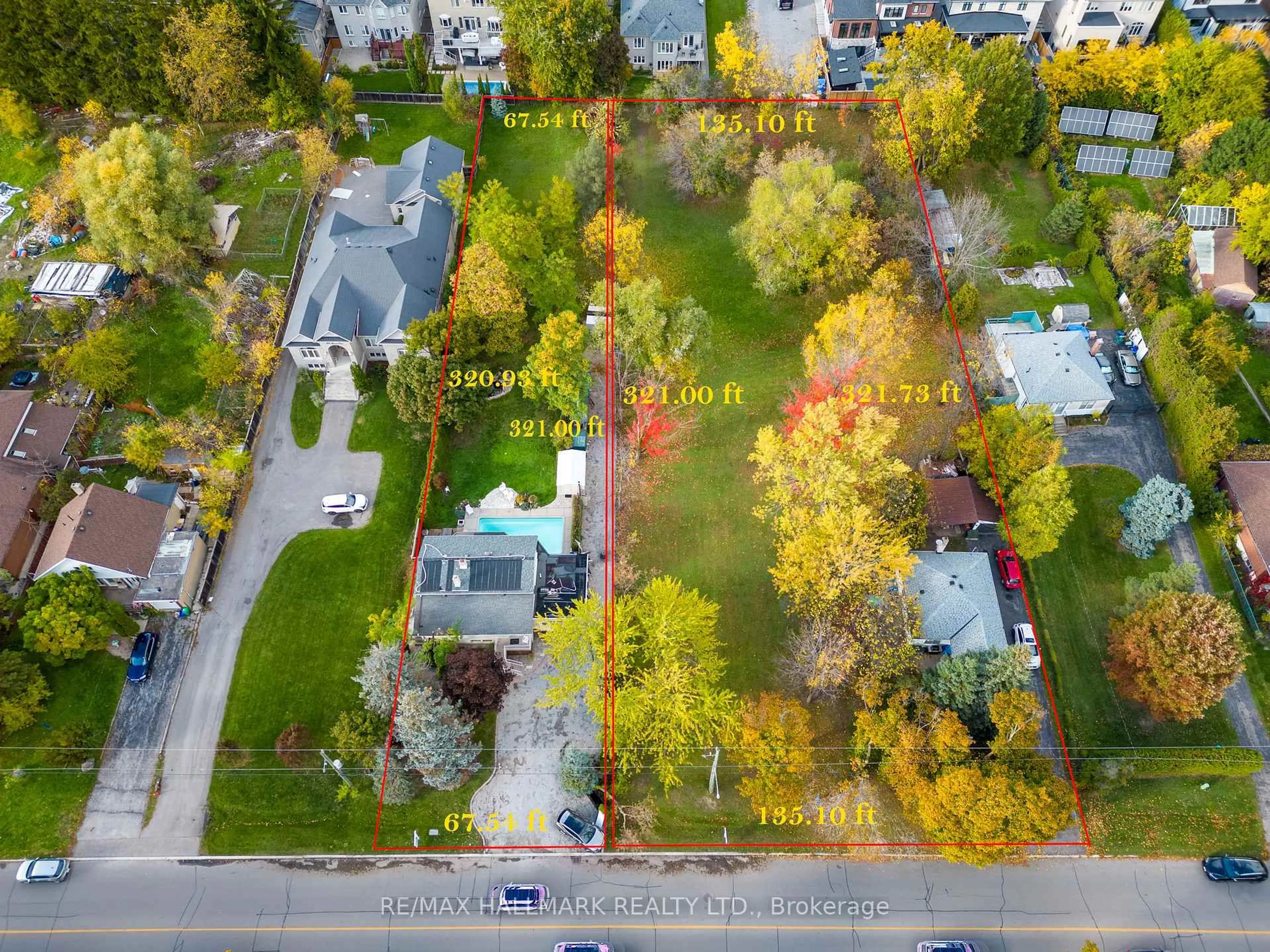 A pic from outside/outdoor area/front of a property/back of a property/a pic from drone, street for 162 Weldrick Rd, Richmond Hill Ontario L4C 3V1