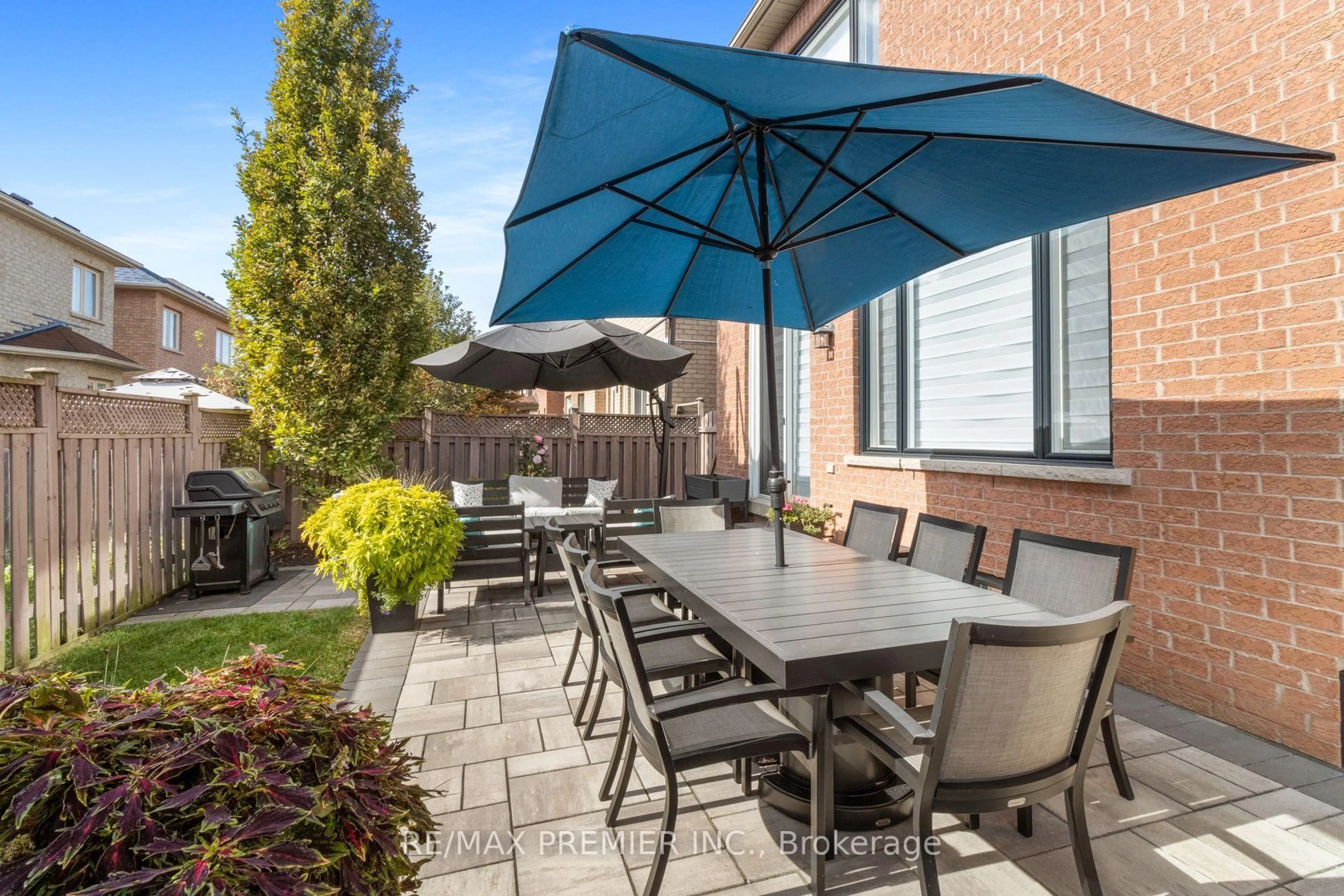 Patio, street for 17 Angelico Ave, Vaughan Ontario L4H 3L3