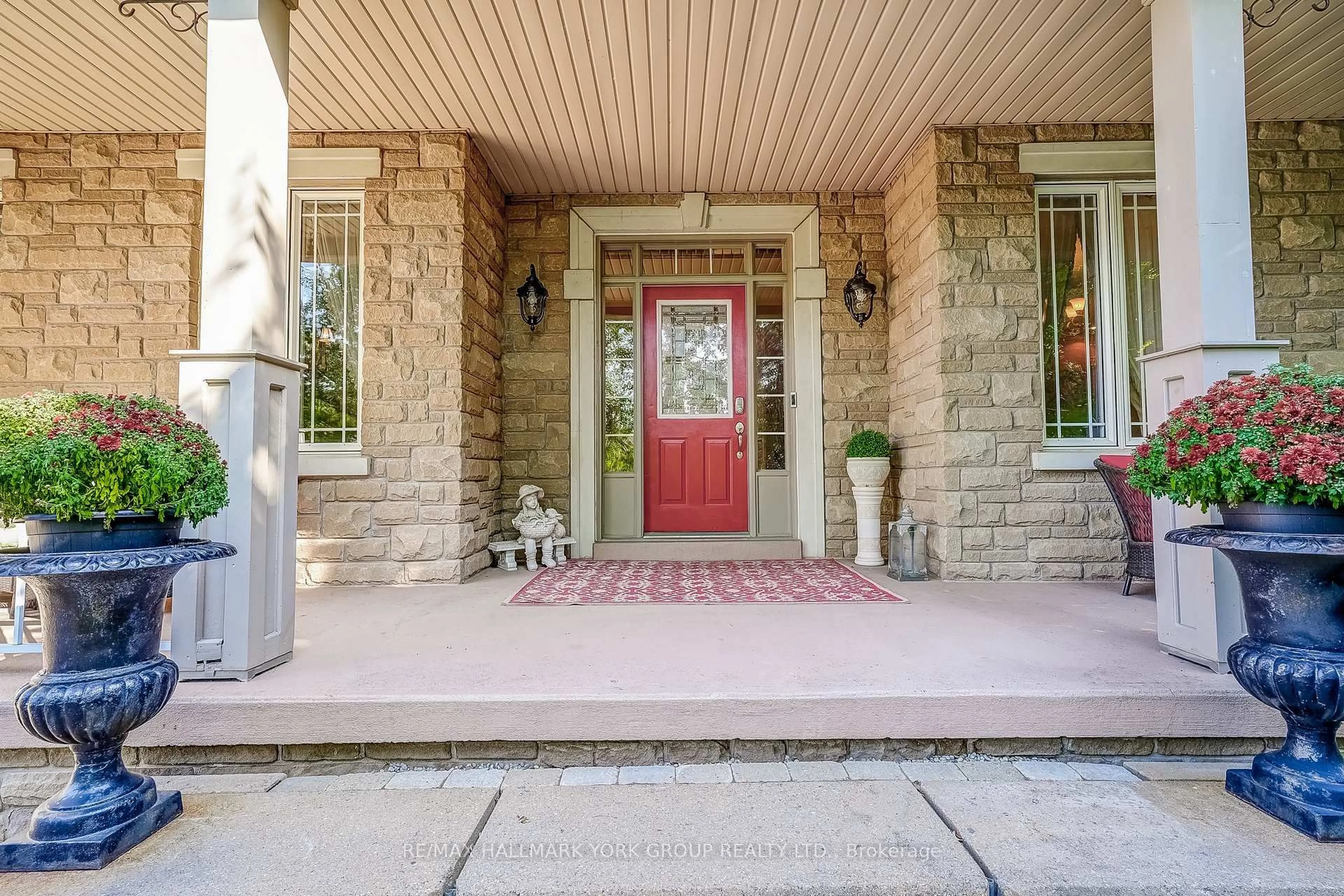 Indoor entryway for 17 Duncton Wood Cres, Aurora Ontario L4G 7T4