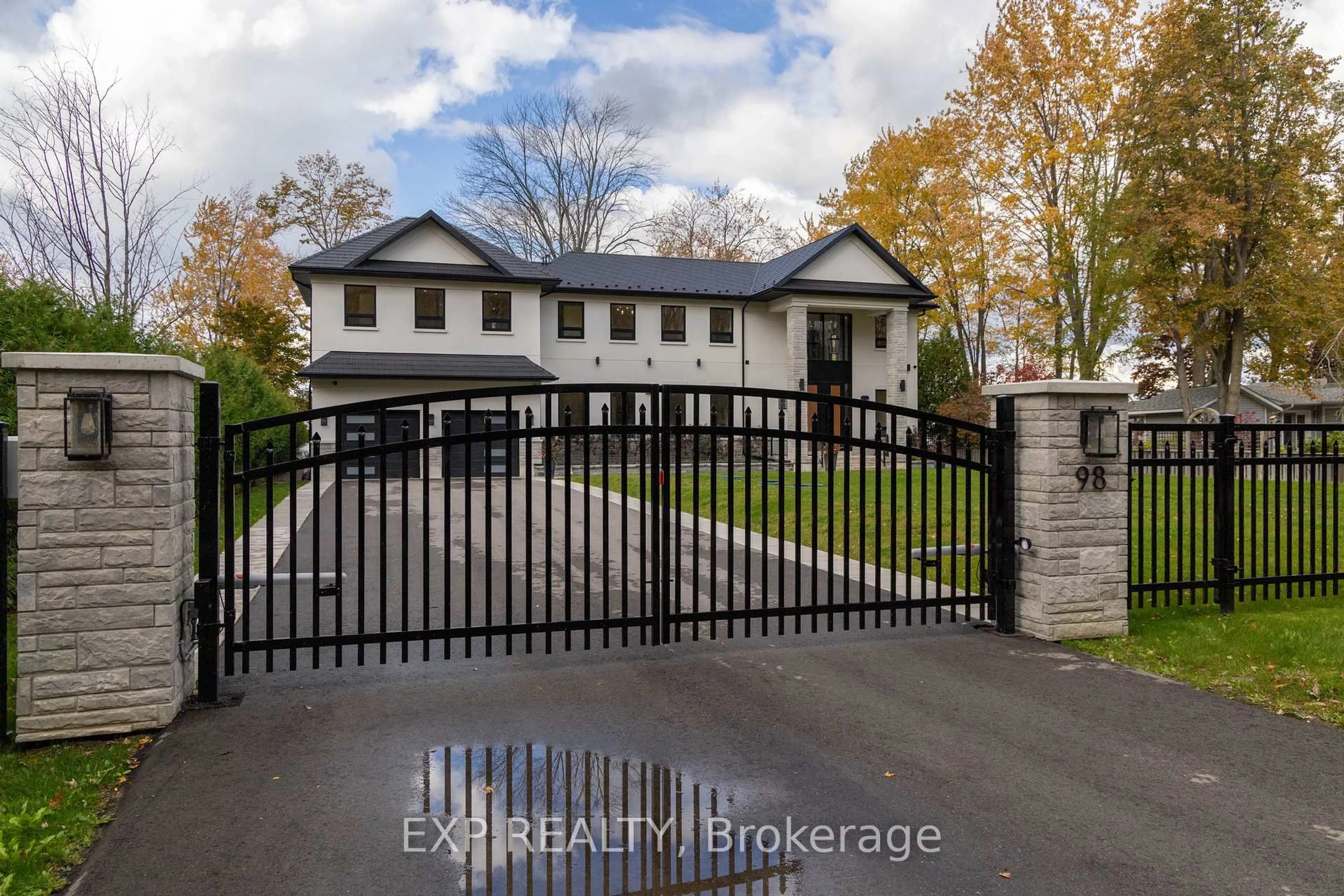 Indoor entryway for 98 Mcrae Beach Rd, Georgina Ontario L0E 1N0