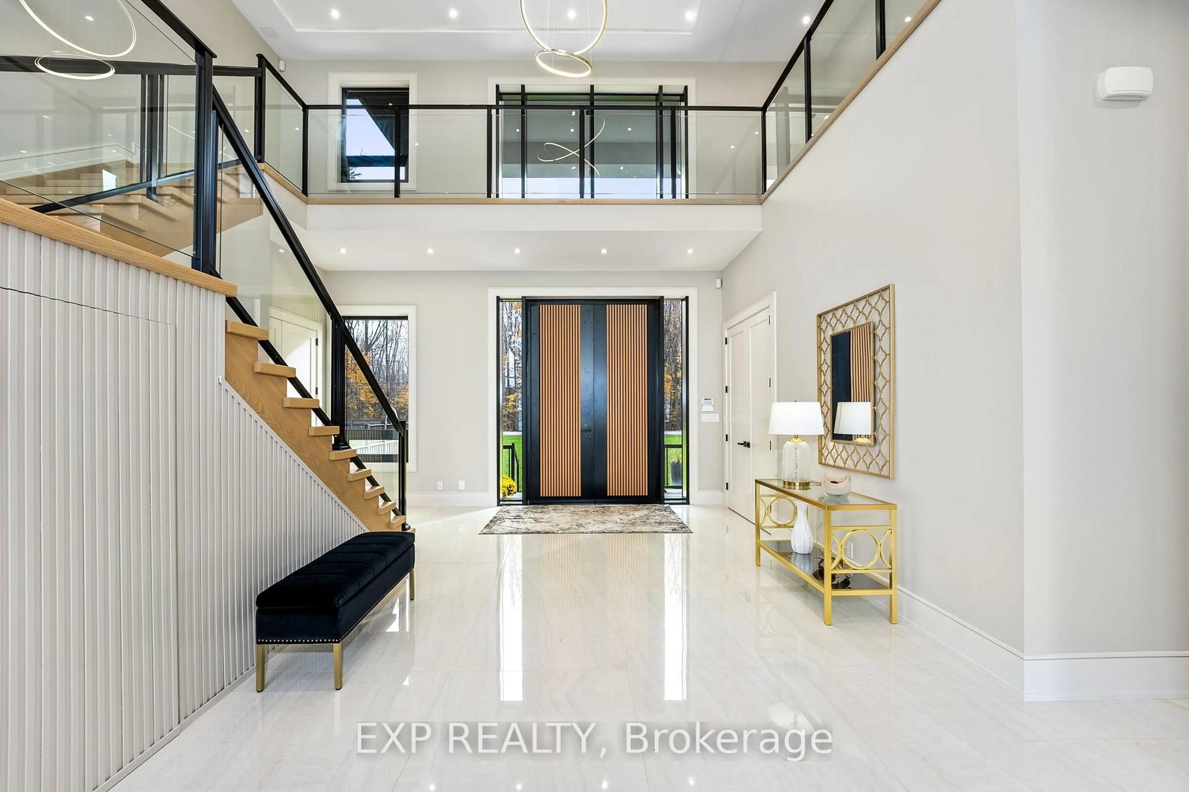 Indoor entryway for 98 Mcrae Beach Rd, Georgina Ontario L0E 1N0