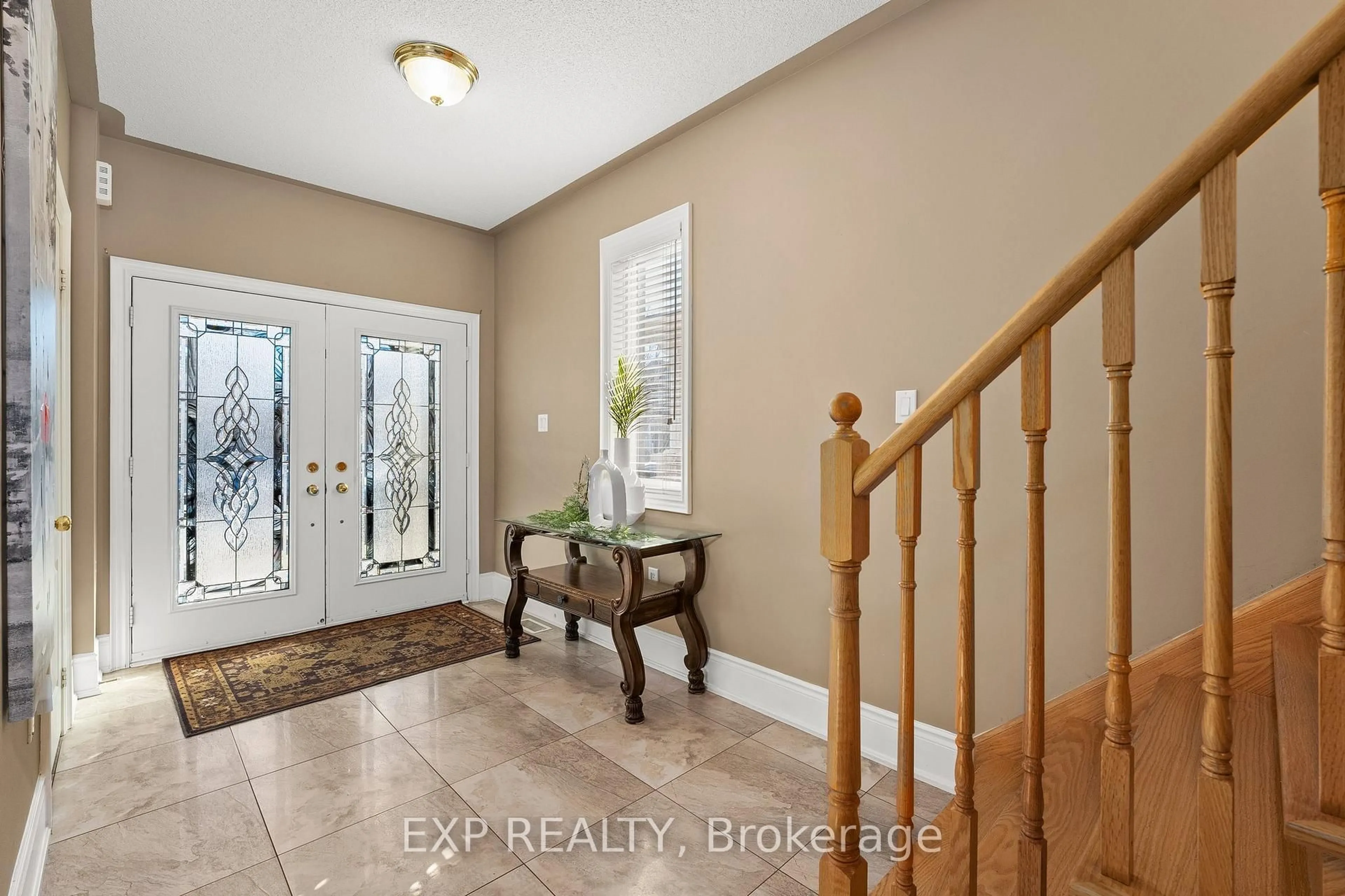 Indoor entryway for 14 Weir St, Bradford West Gwillimbury Ontario L3Z 0K6