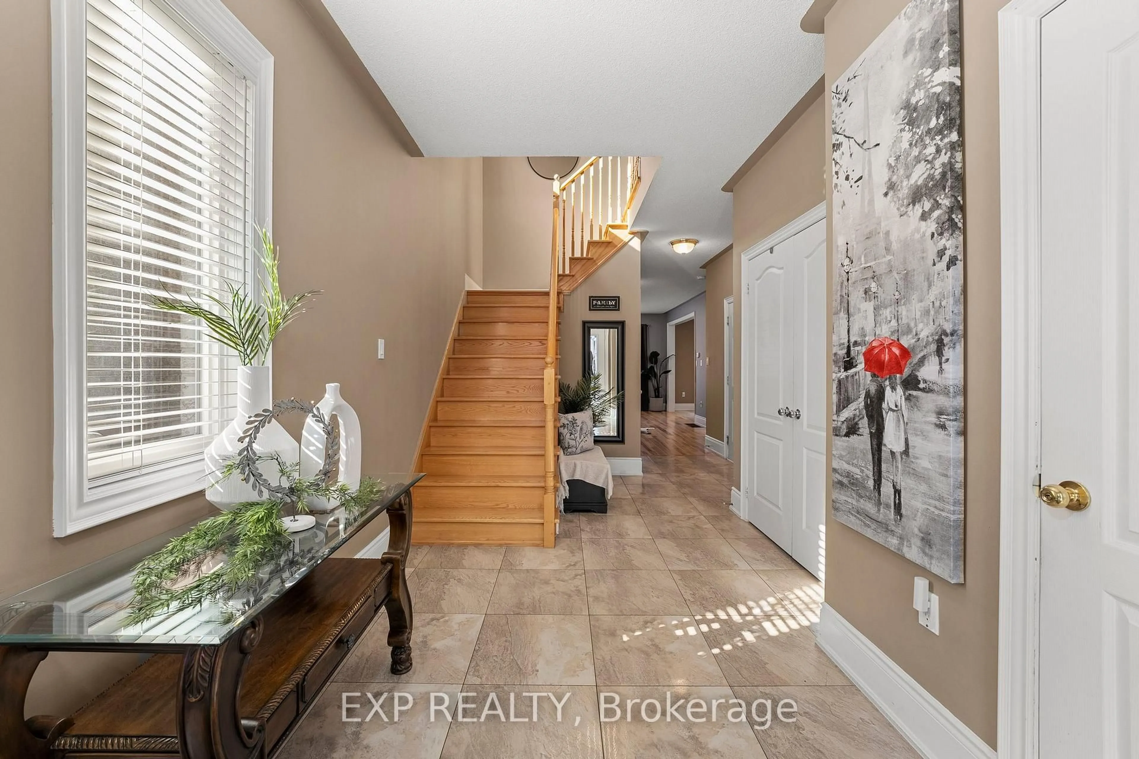 Indoor entryway for 14 Weir St, Bradford West Gwillimbury Ontario L3Z 0K6