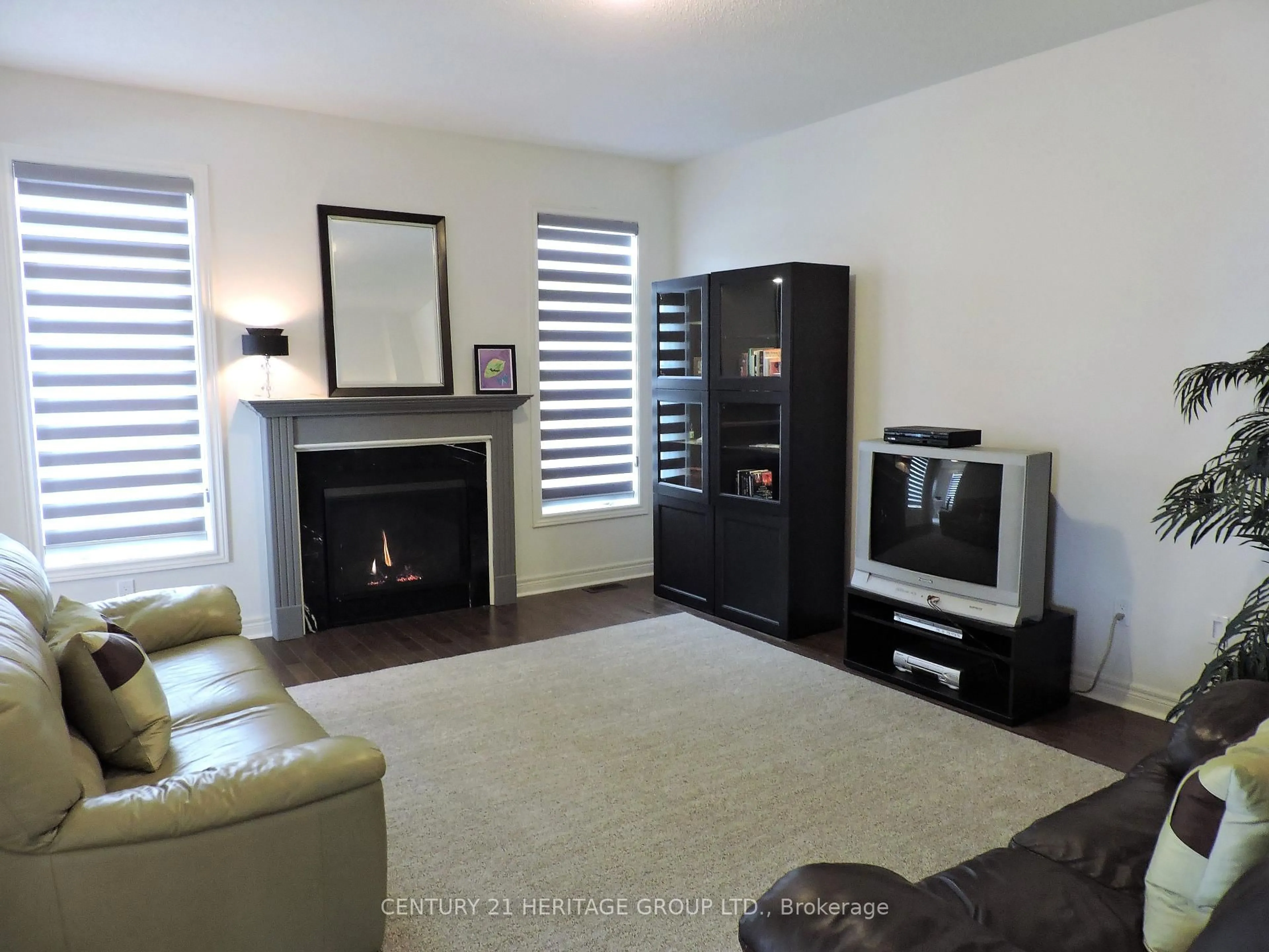 Living room with furniture, unknown for 68 Barrow Ave, Bradford West Gwillimbury Ontario L3Z 0W1