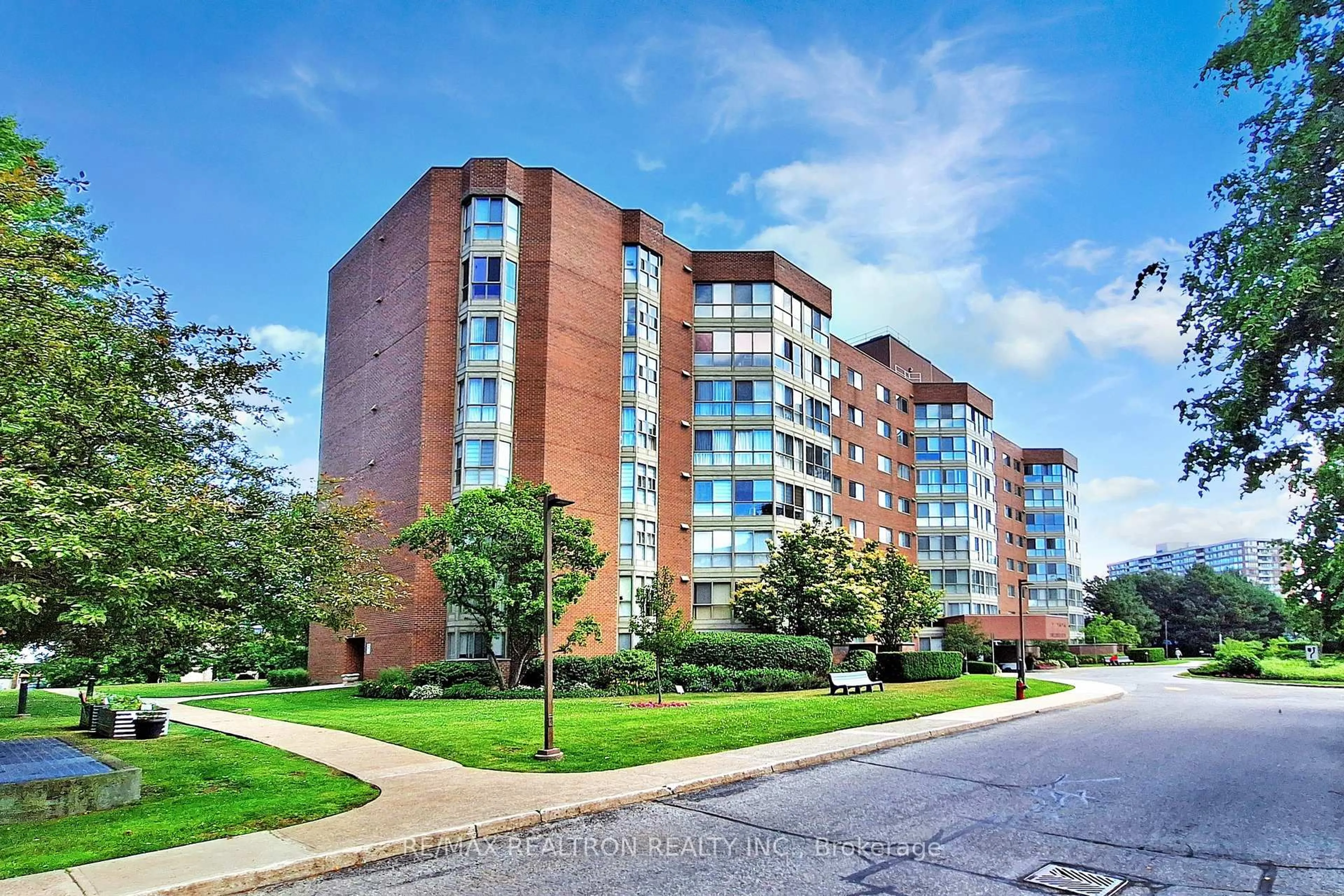Home with brick exterior material, building for 5 Weldrick Rd #703, Richmond Hill Ontario L4C 8S9