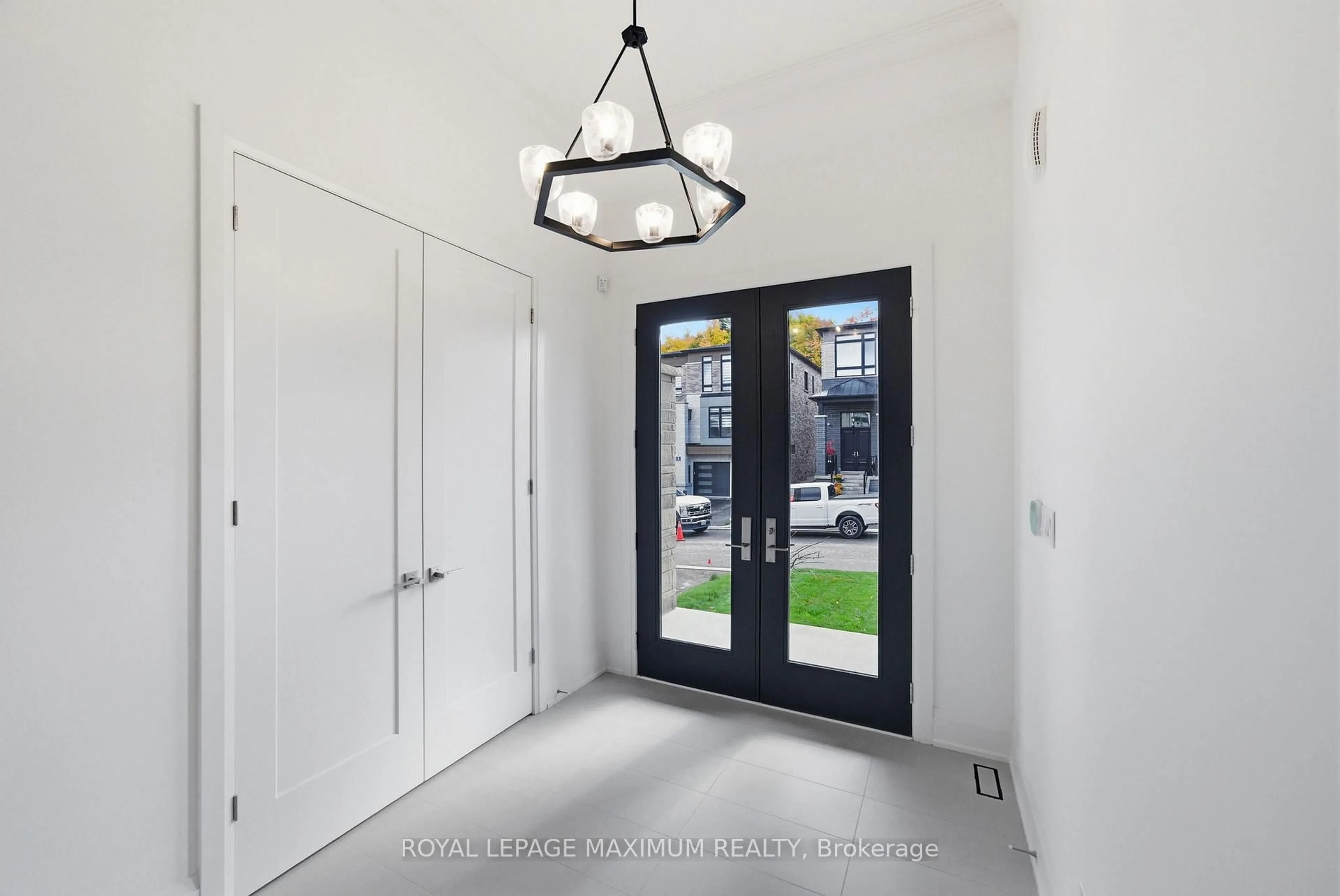 Indoor entryway for 6 Donsgrove Crt, Vaughan Ontario L4J 9A1