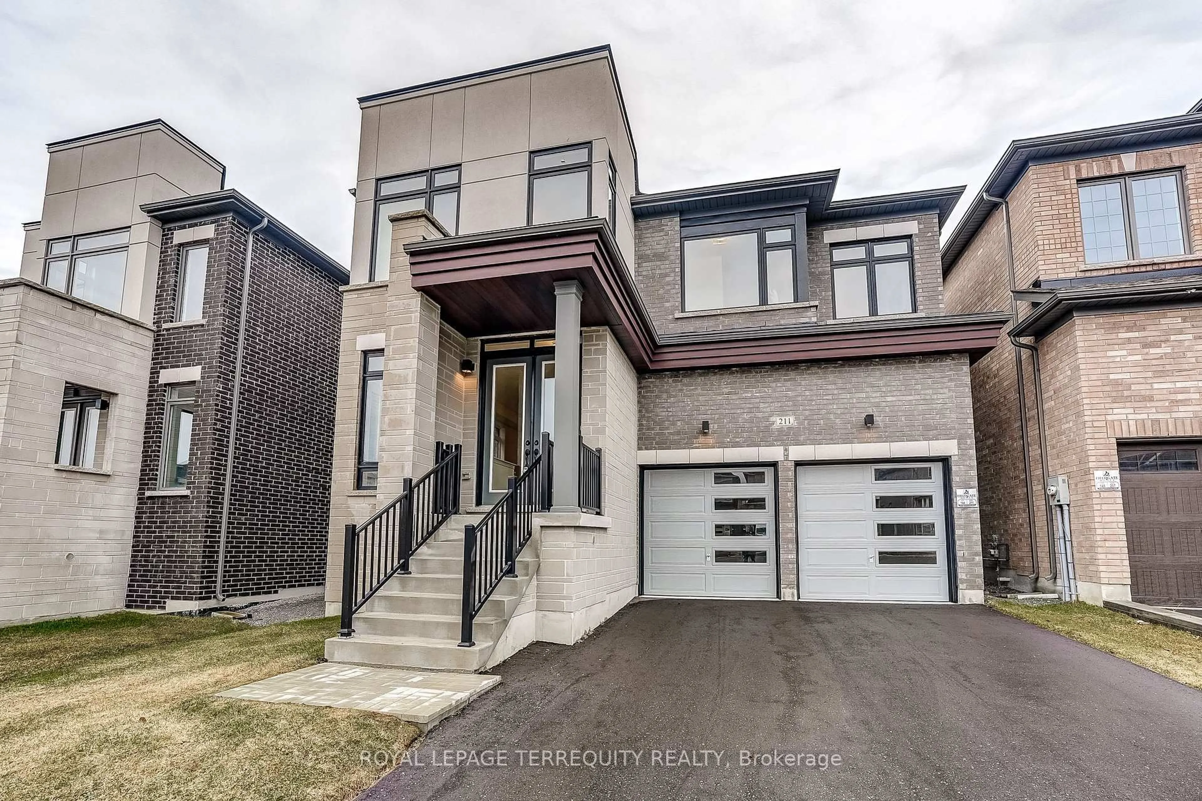 Home with brick exterior material, street for 211 Fallharvest Way, Whitchurch-Stouffville Ontario L4A 5C2