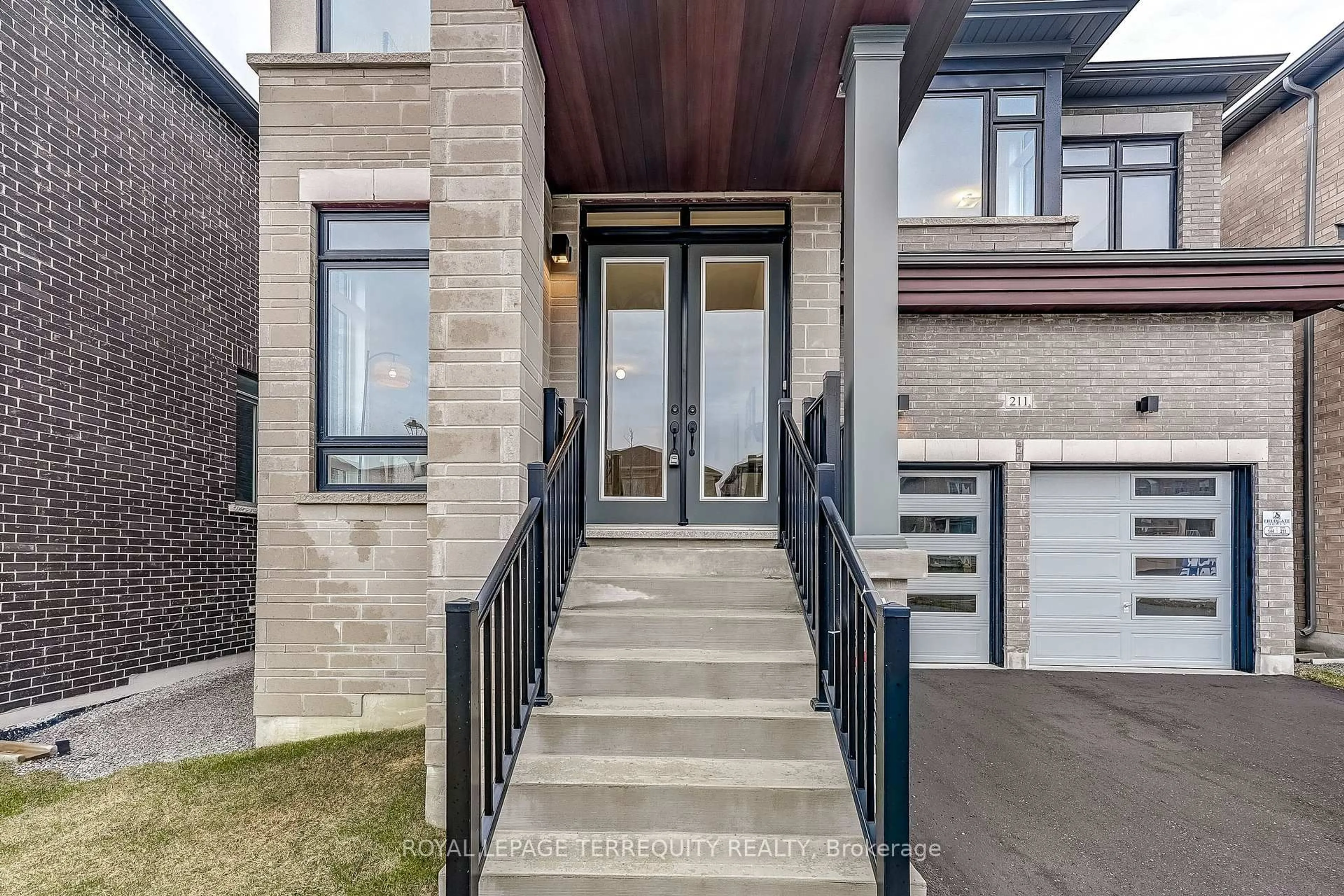 Unknown for 211 Fallharvest Way, Whitchurch-Stouffville Ontario L4A 5C2