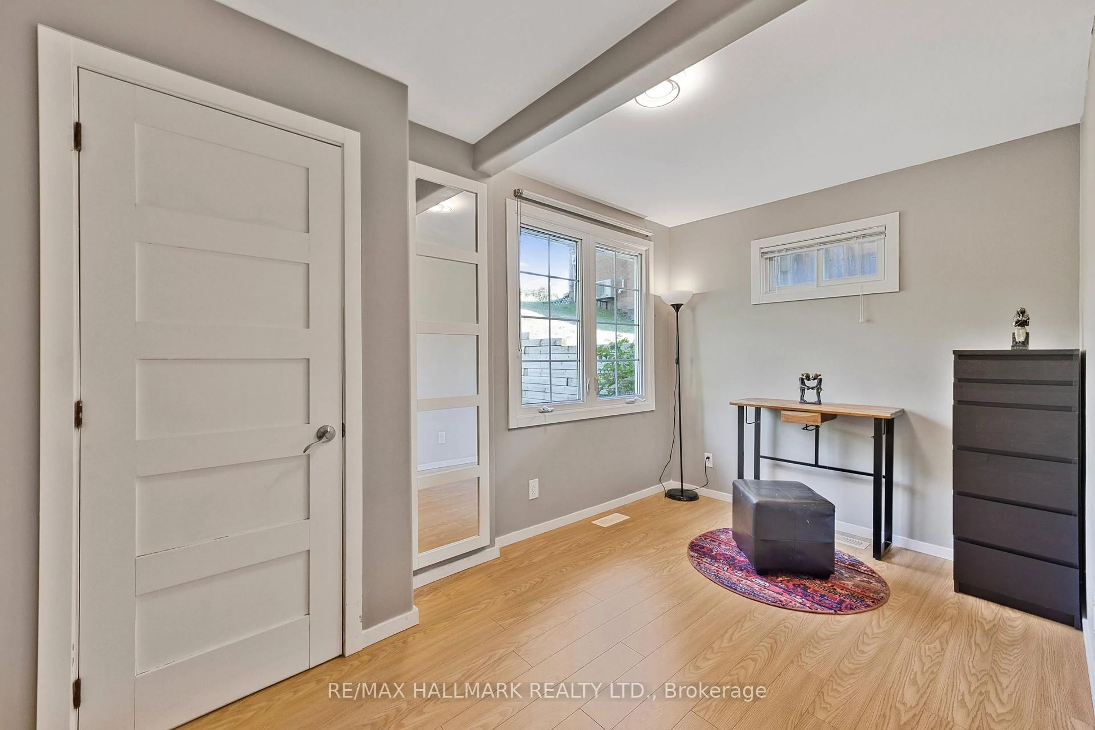 Indoor entryway for 31 Mitchell Ave, Whitchurch-Stouffville Ontario L4A 7X3