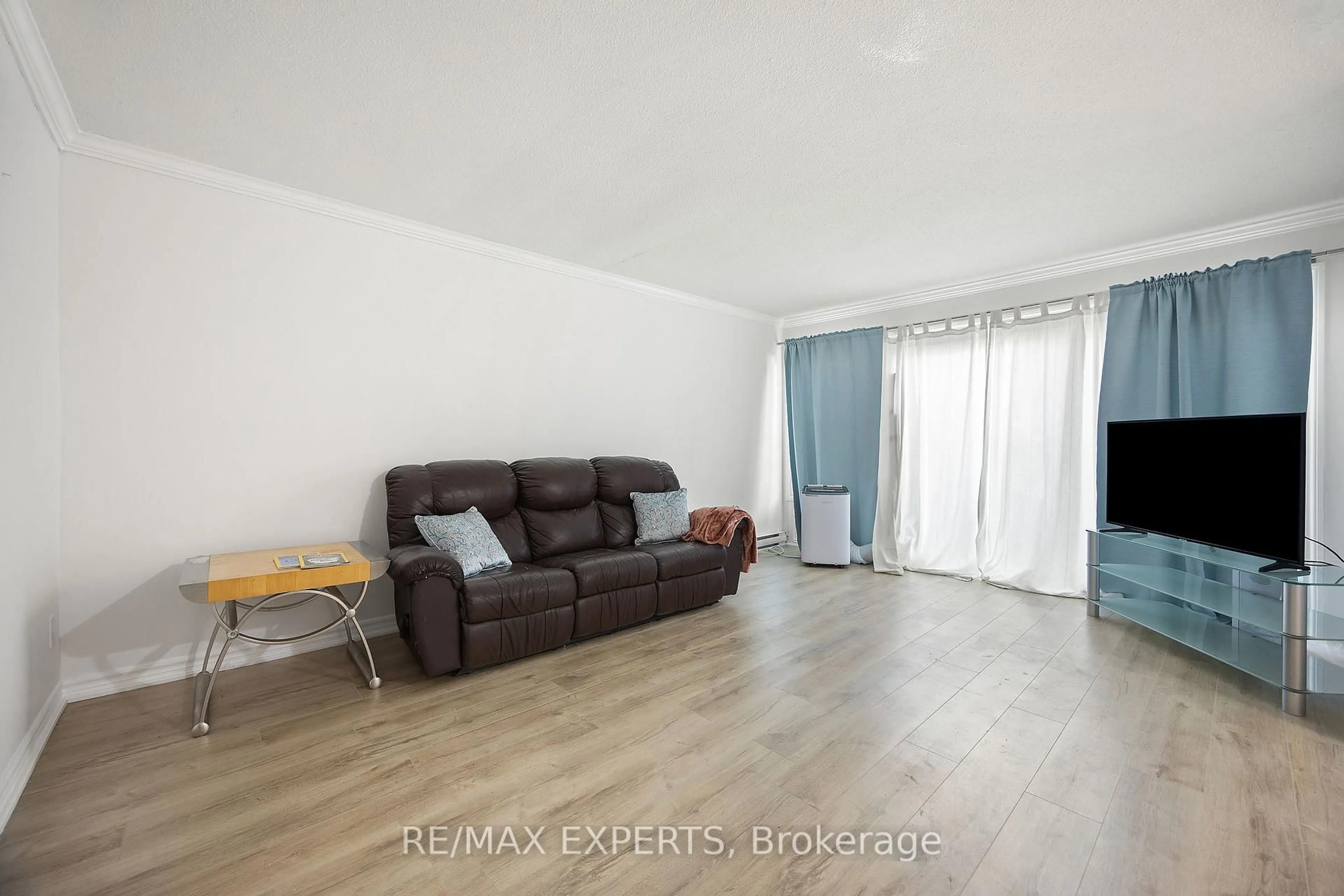 A pic of a room for 242 Milestone Cres, Aurora Ontario L4G 3M2