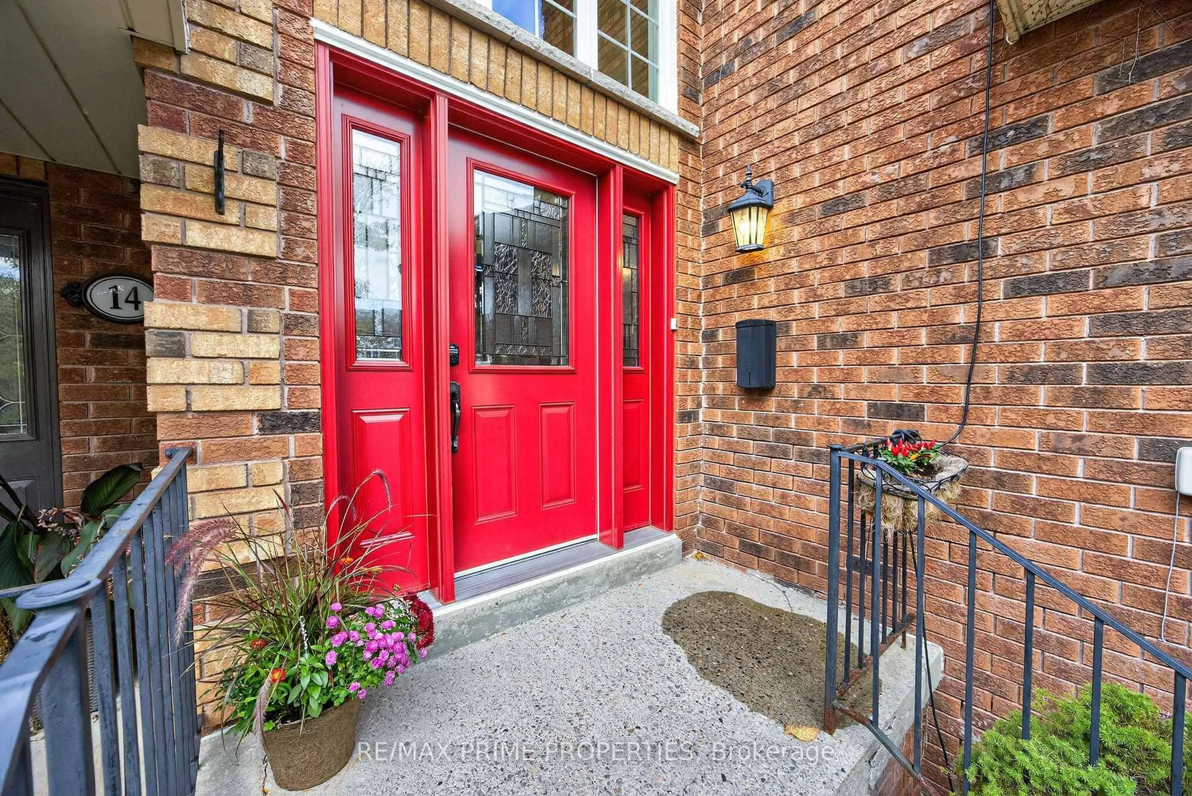 Indoor entryway for 15 Opal Crt, Whitchurch-Stouffville Ontario L4A 8C2