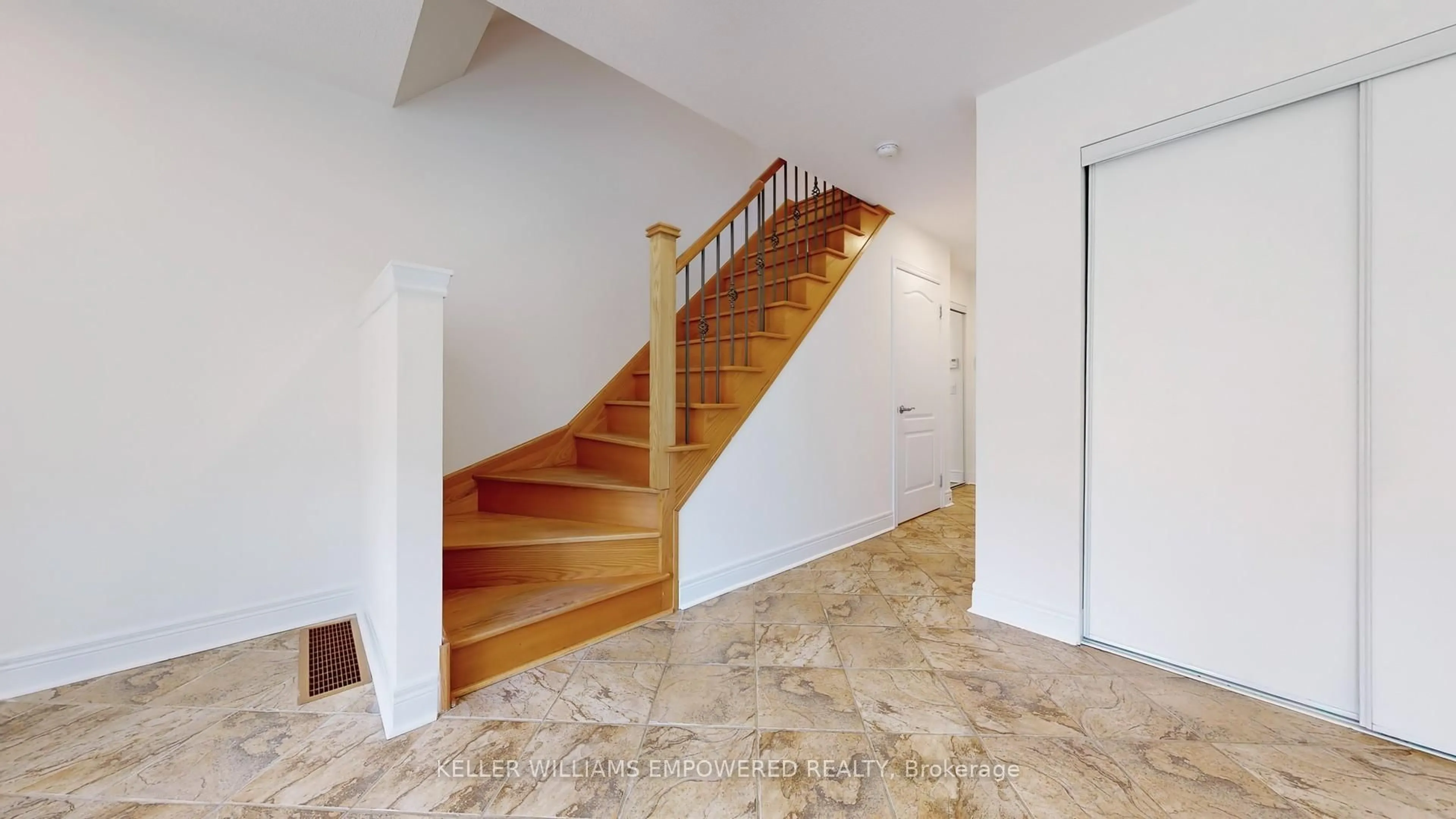 Stairs for 68 Suncrest Blvd #TH 3, Markham Ontario L3T 7Y1
