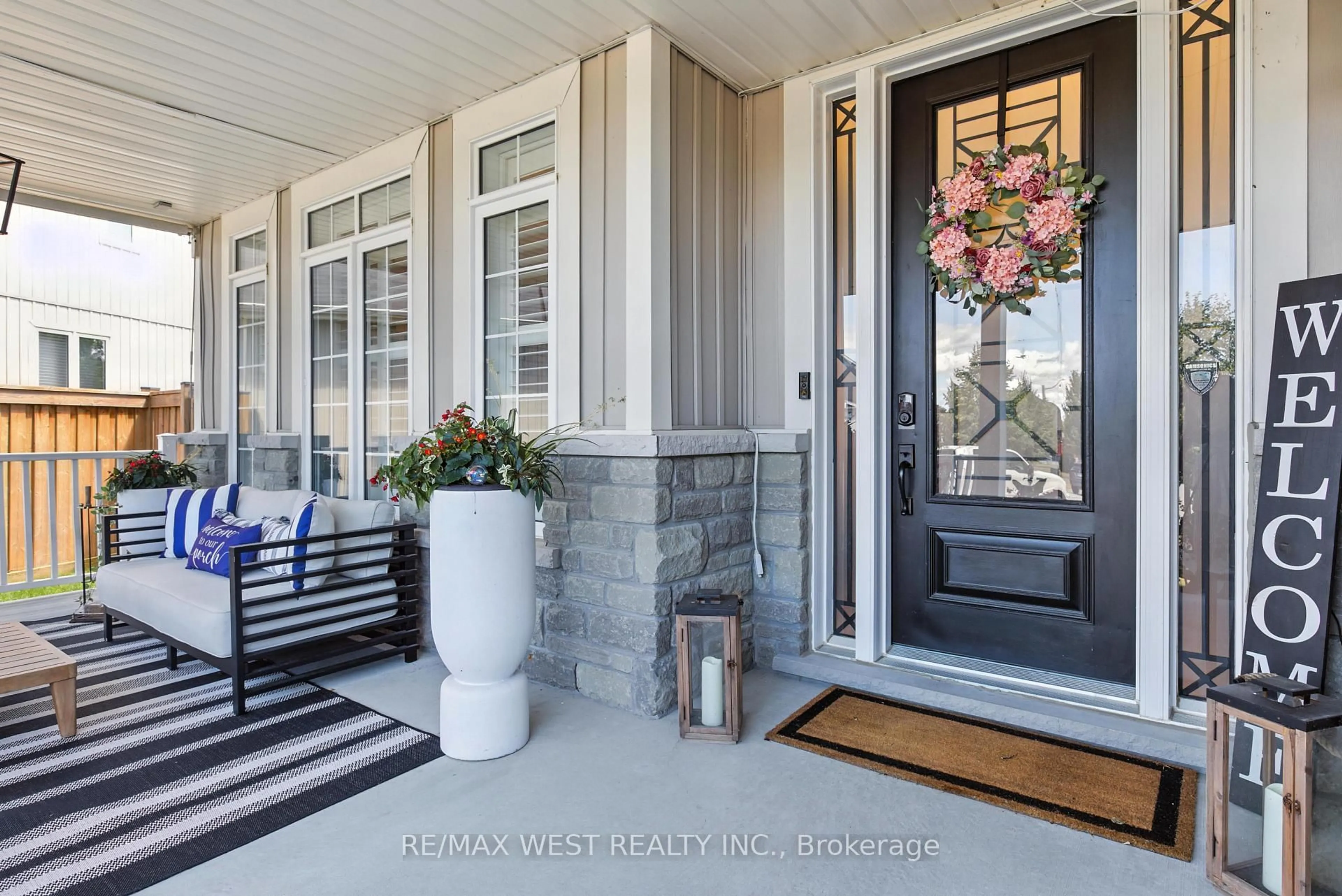 Indoor entryway for 15 Dunn Crt, Essa Ontario L0M 1B5