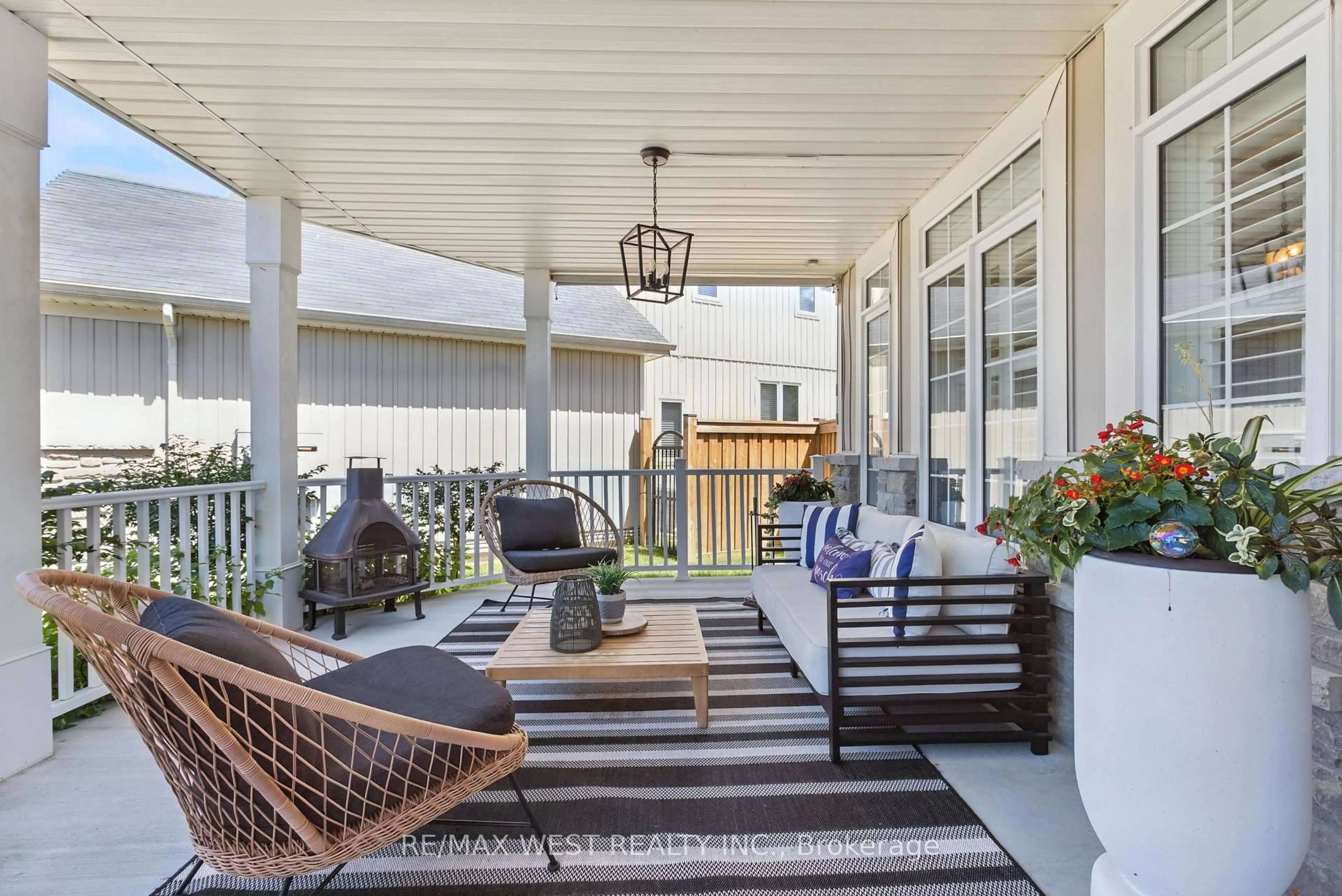 Patio, unknown for 15 Dunn Crt, Essa Ontario L0M 1B5